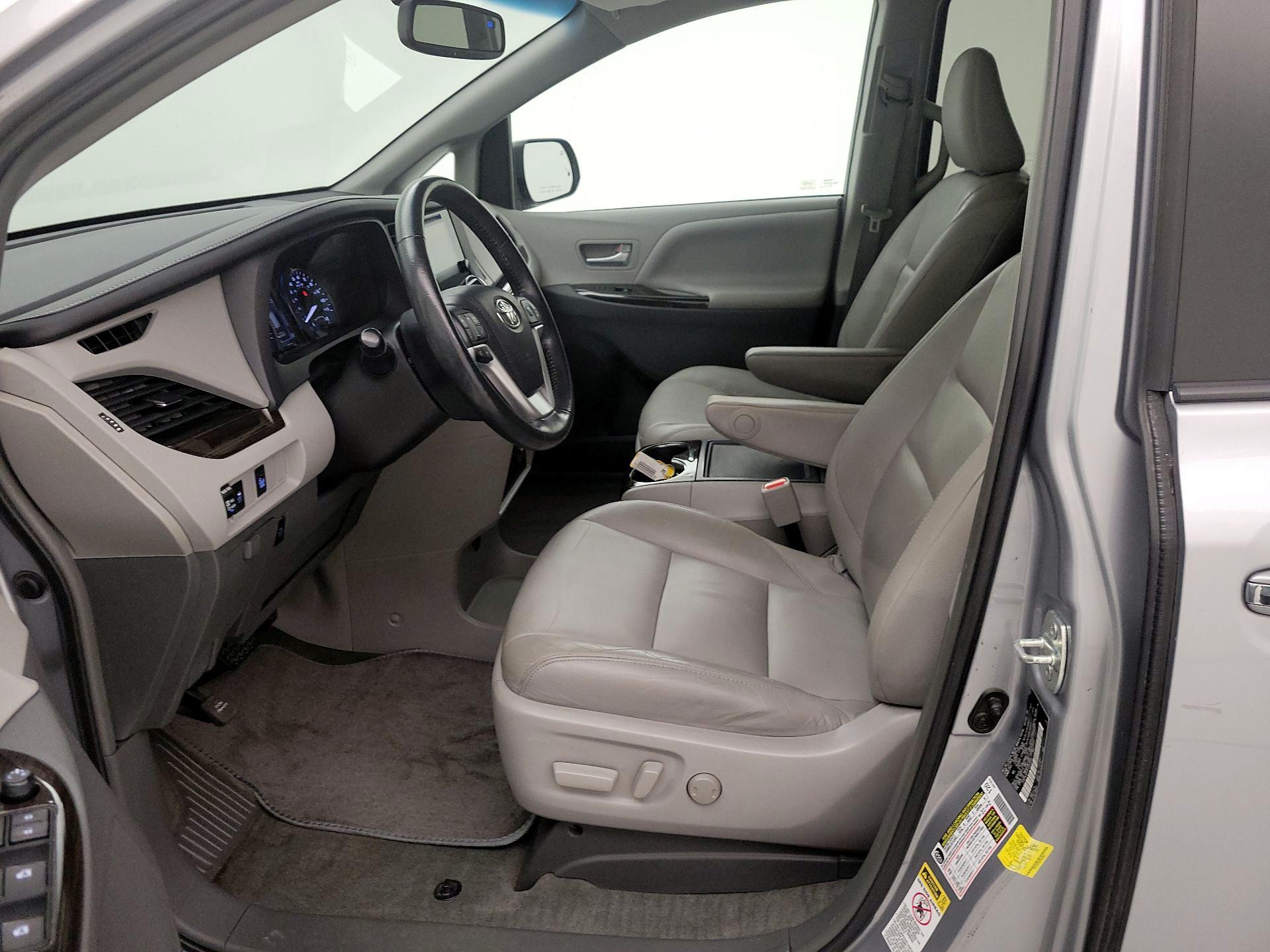 Thumbnail: 2015 Toyota Sienna - 11