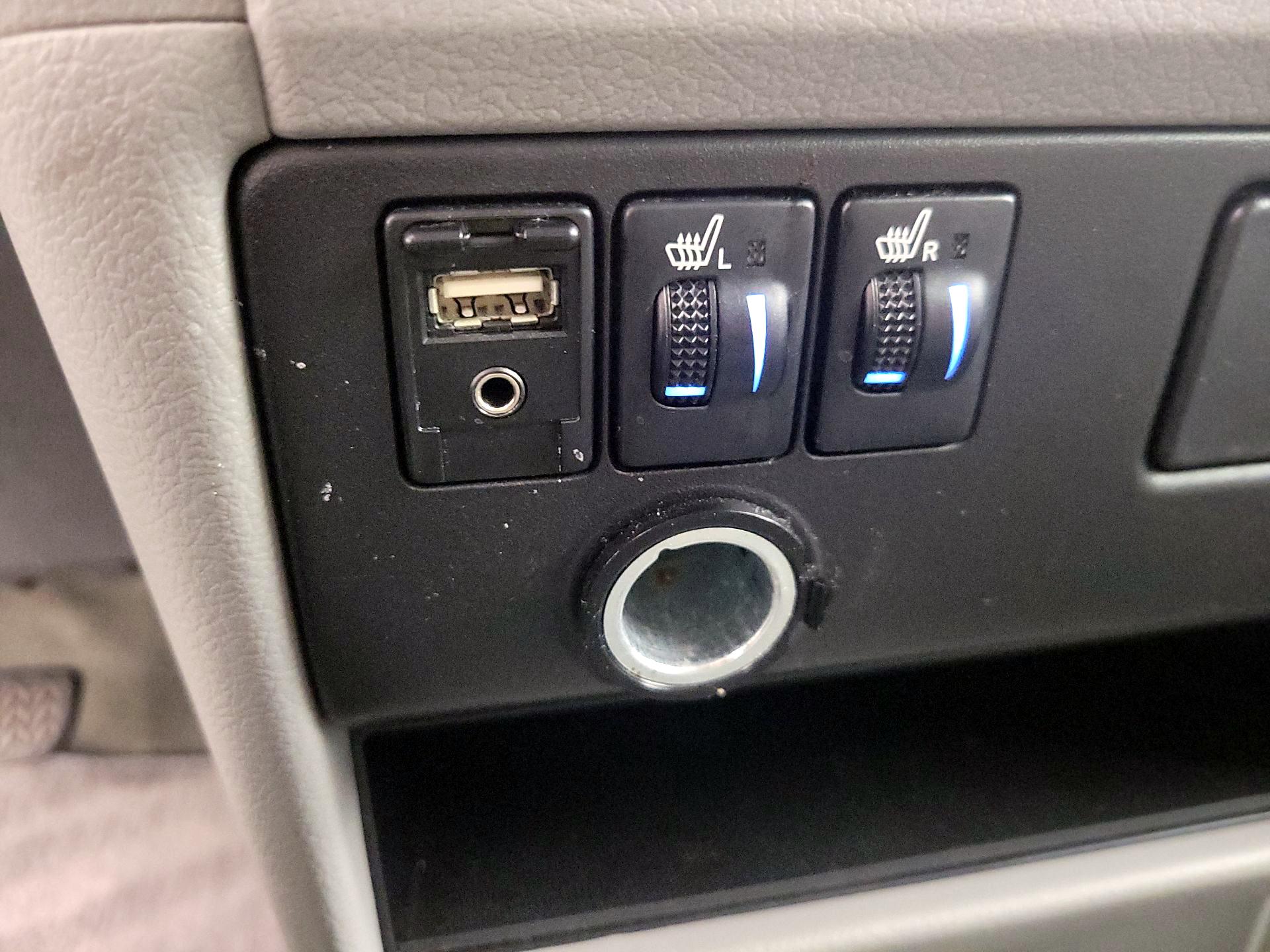 Thumbnail: 2015 Toyota Sienna - 18