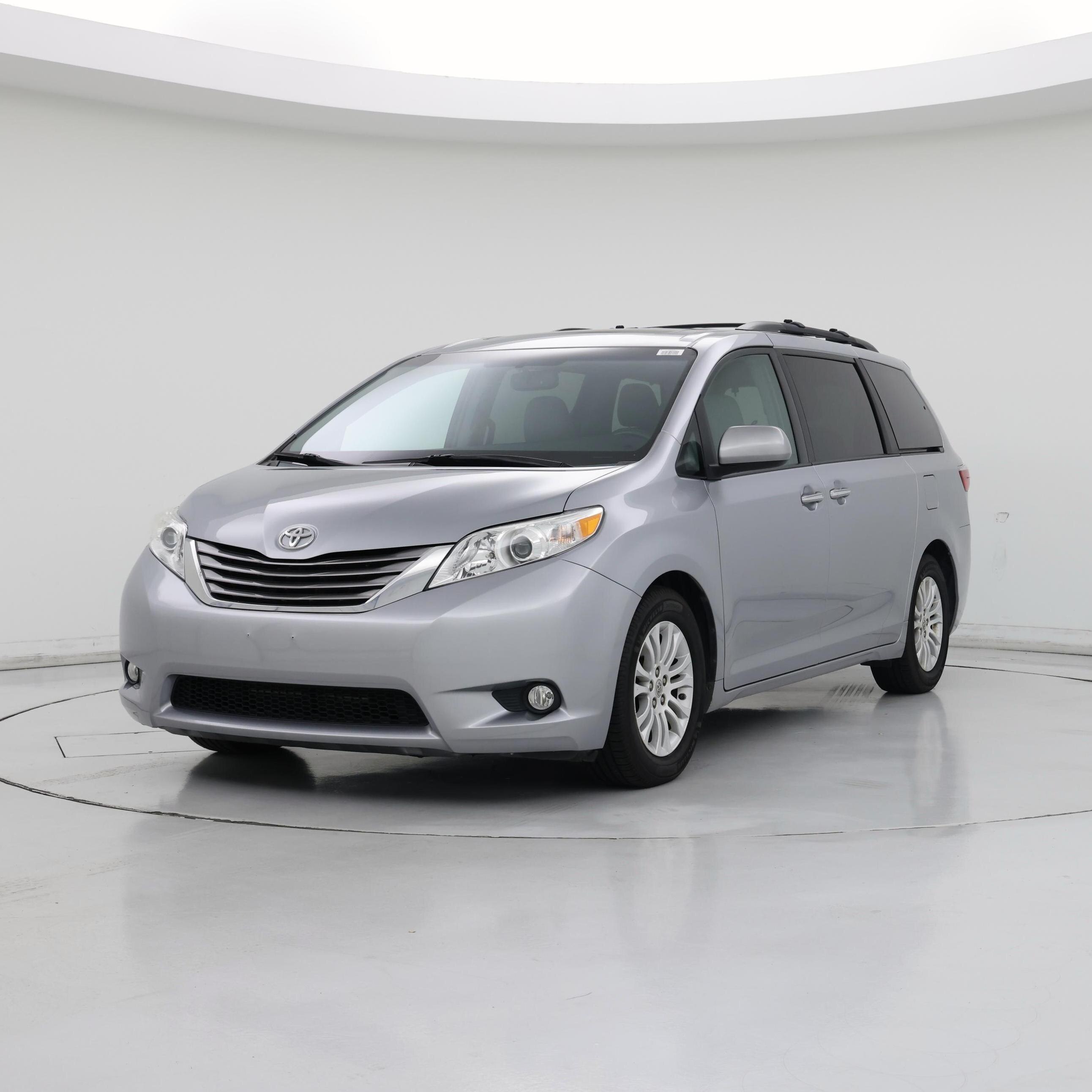 Thumbnail: 2015 Toyota Sienna - 4