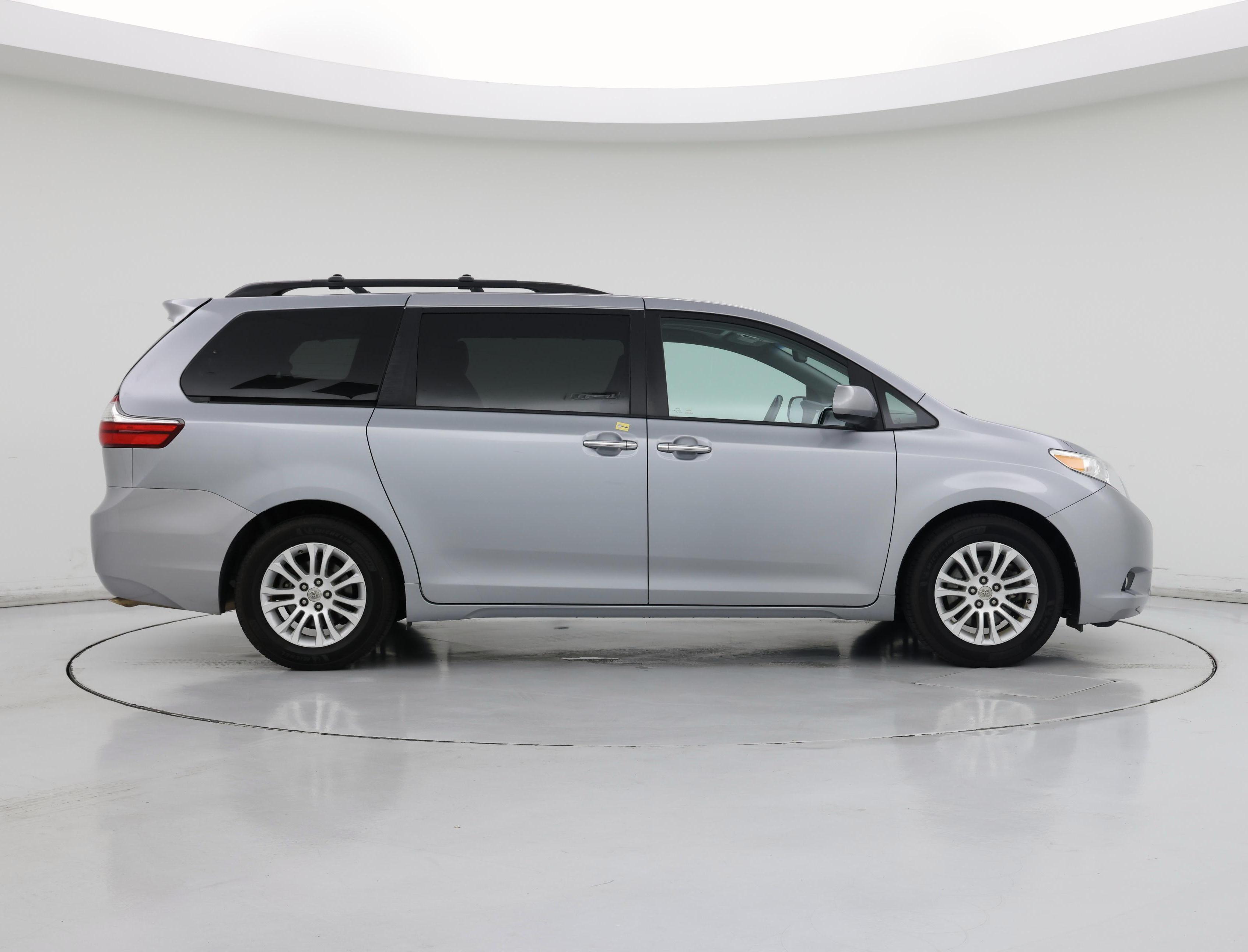 Thumbnail: 2015 Toyota Sienna - 7