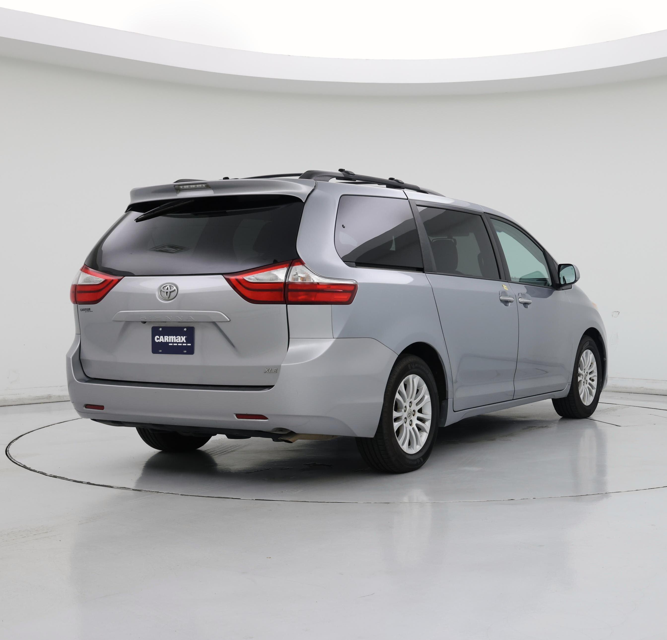 Thumbnail: 2015 Toyota Sienna - 8