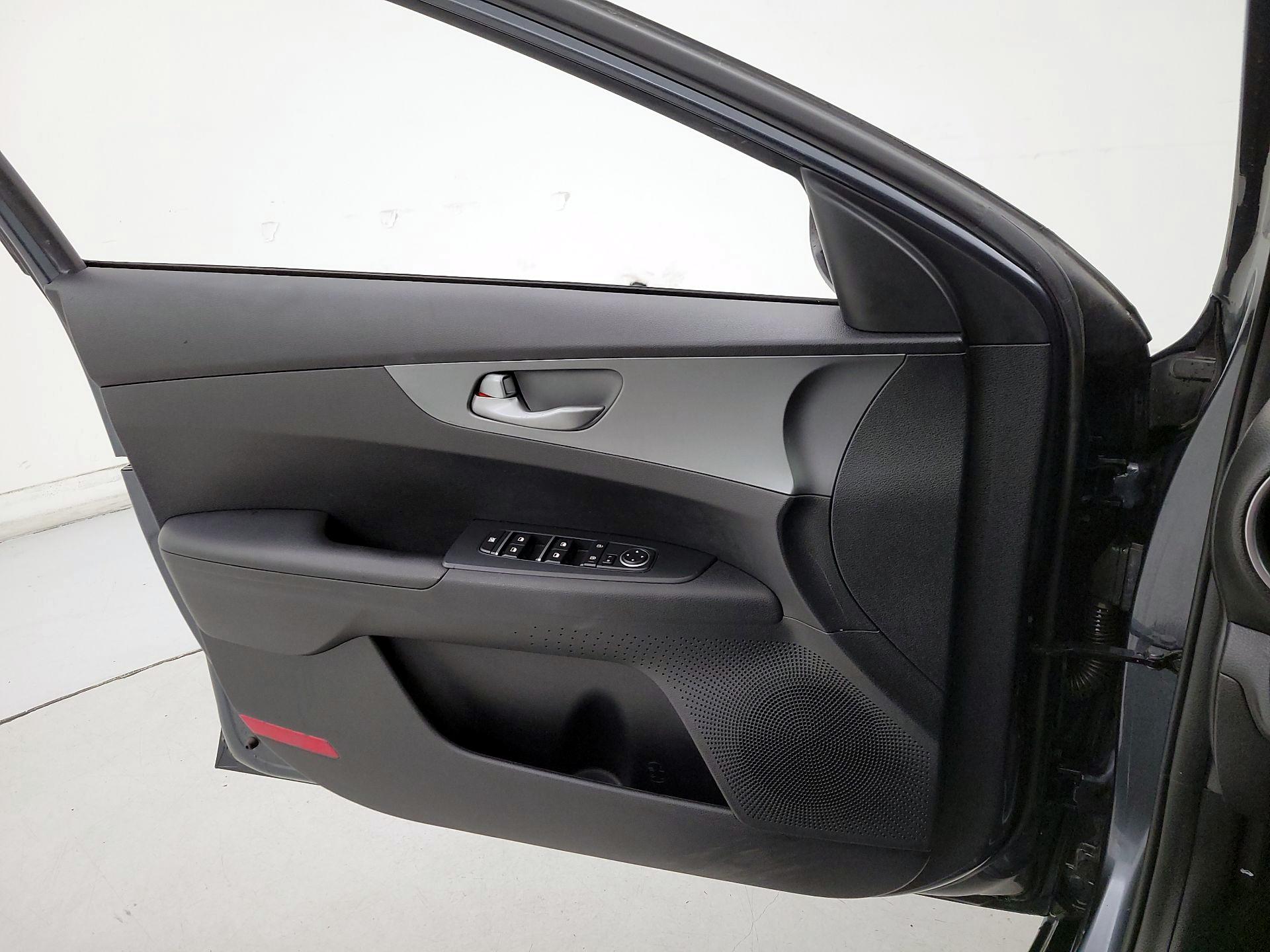 Thumbnail: 2019 Kia Forte - 12