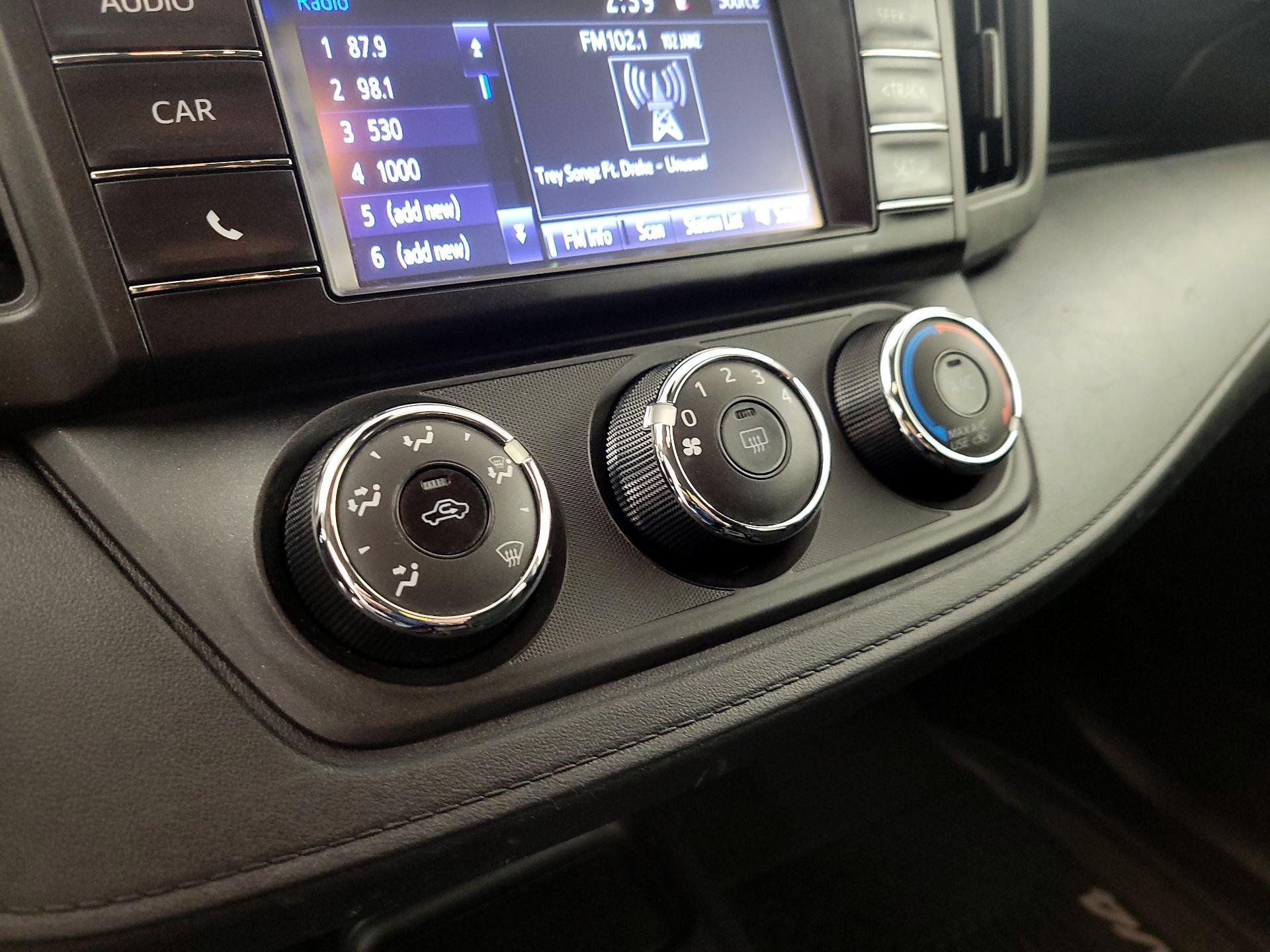 Thumbnail: 2018 Toyota RAV4 - 14