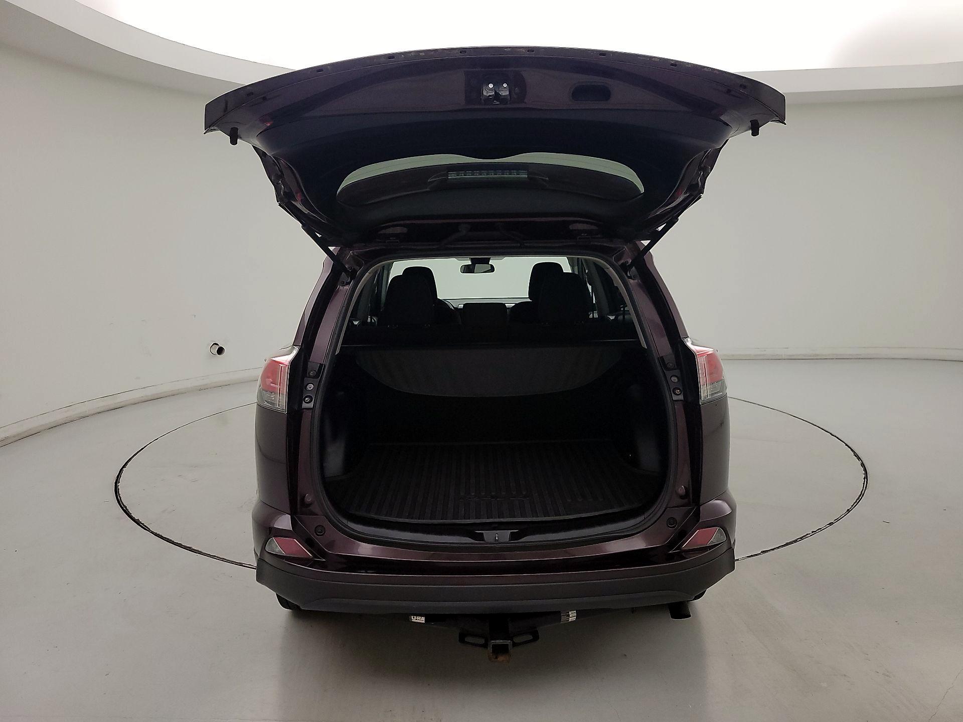 Thumbnail: 2018 Toyota RAV4 - 18