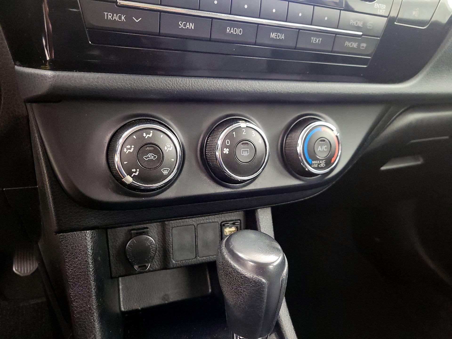 Thumbnail: 2015 Toyota Corolla - 15