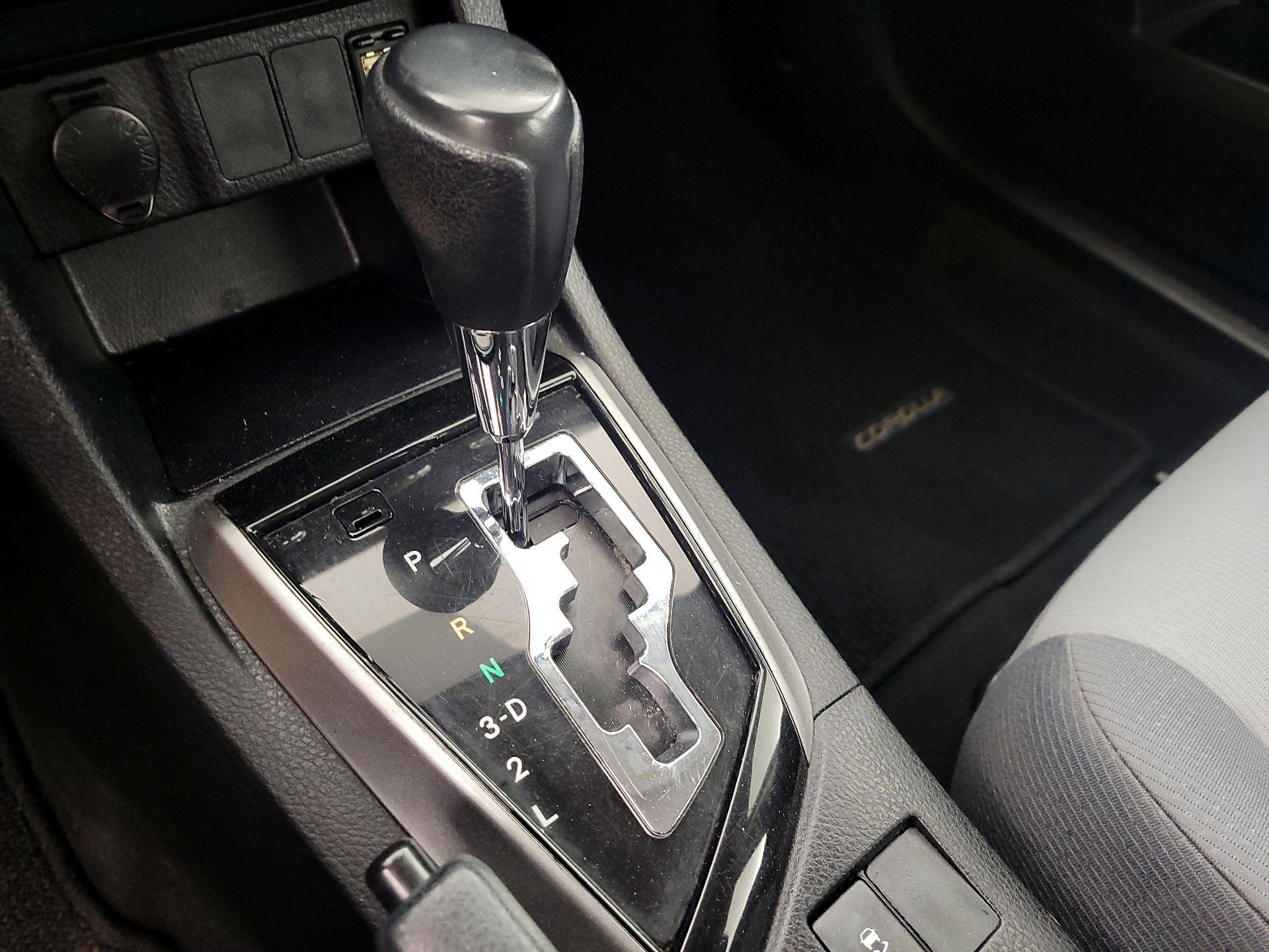 Thumbnail: 2015 Toyota Corolla - 16