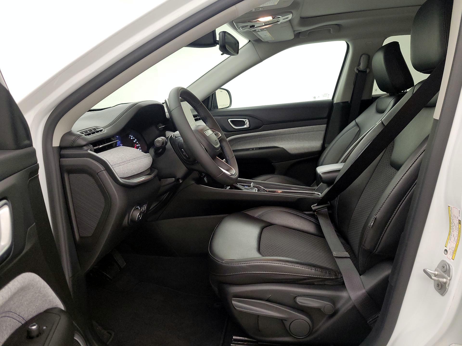 Thumbnail: 2022 Jeep Compass - 11