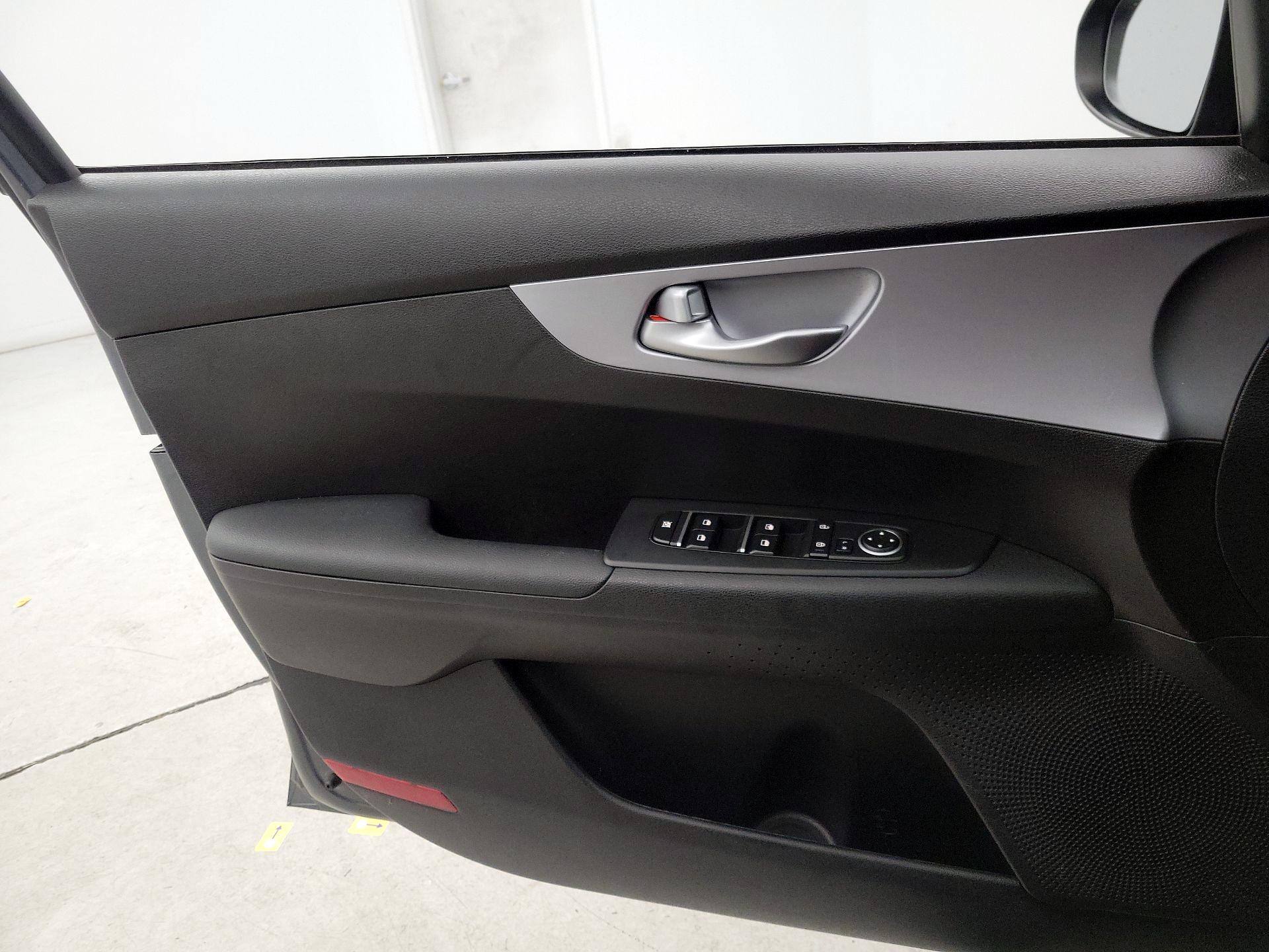 Thumbnail: 2023 Kia Forte - 12