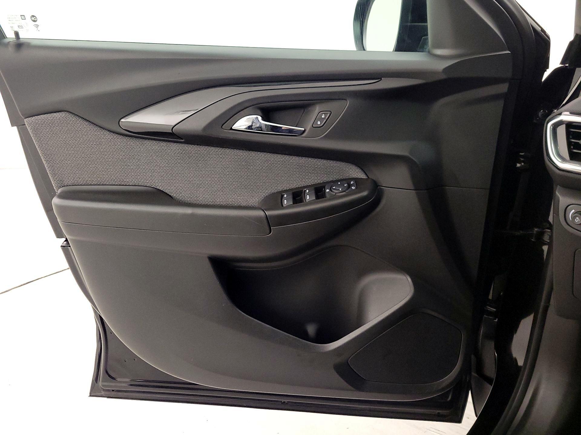 Thumbnail: 2023 Chevrolet TrailBlazer - 12