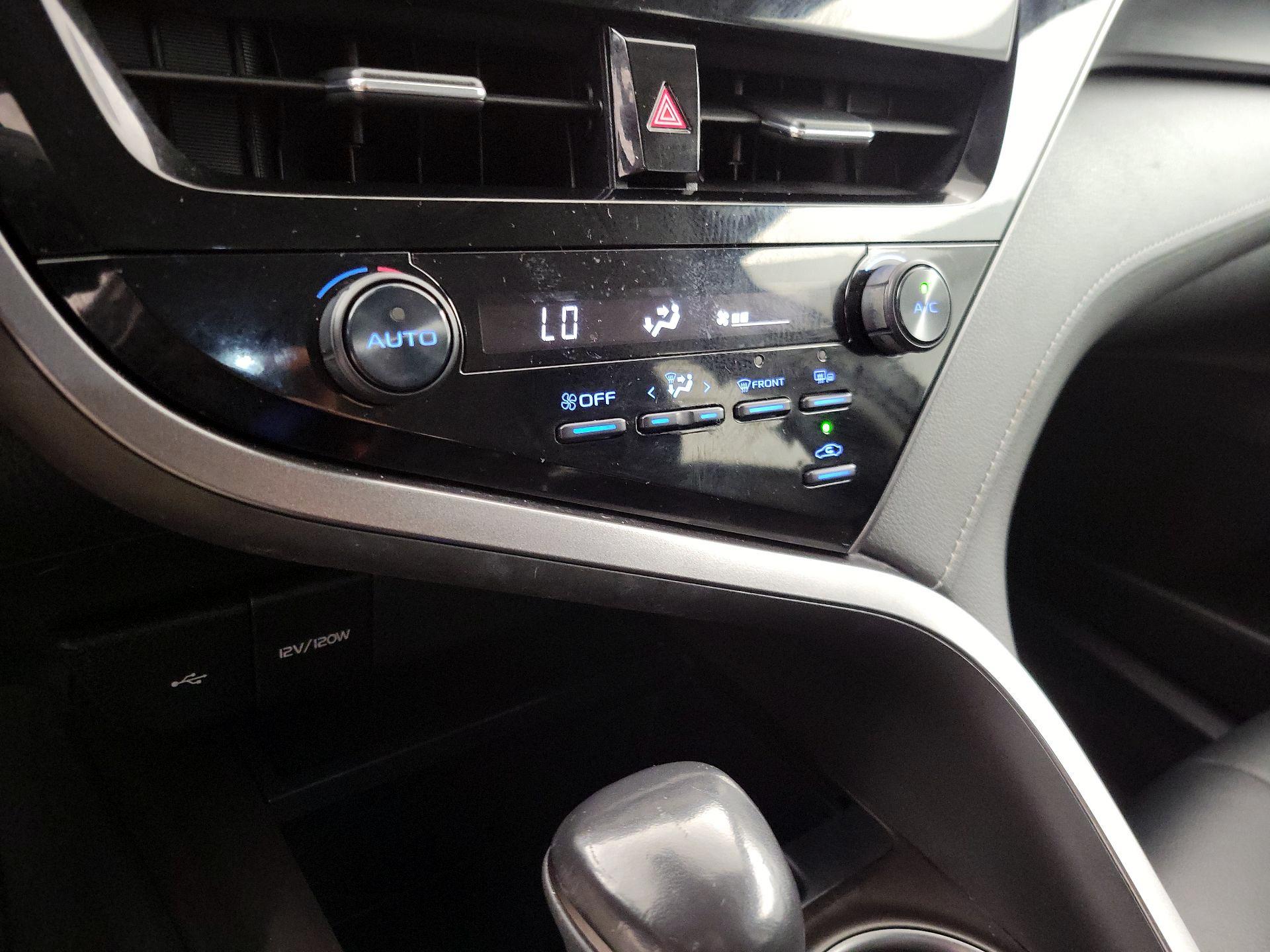 Thumbnail: 2021 Toyota Camry - 16