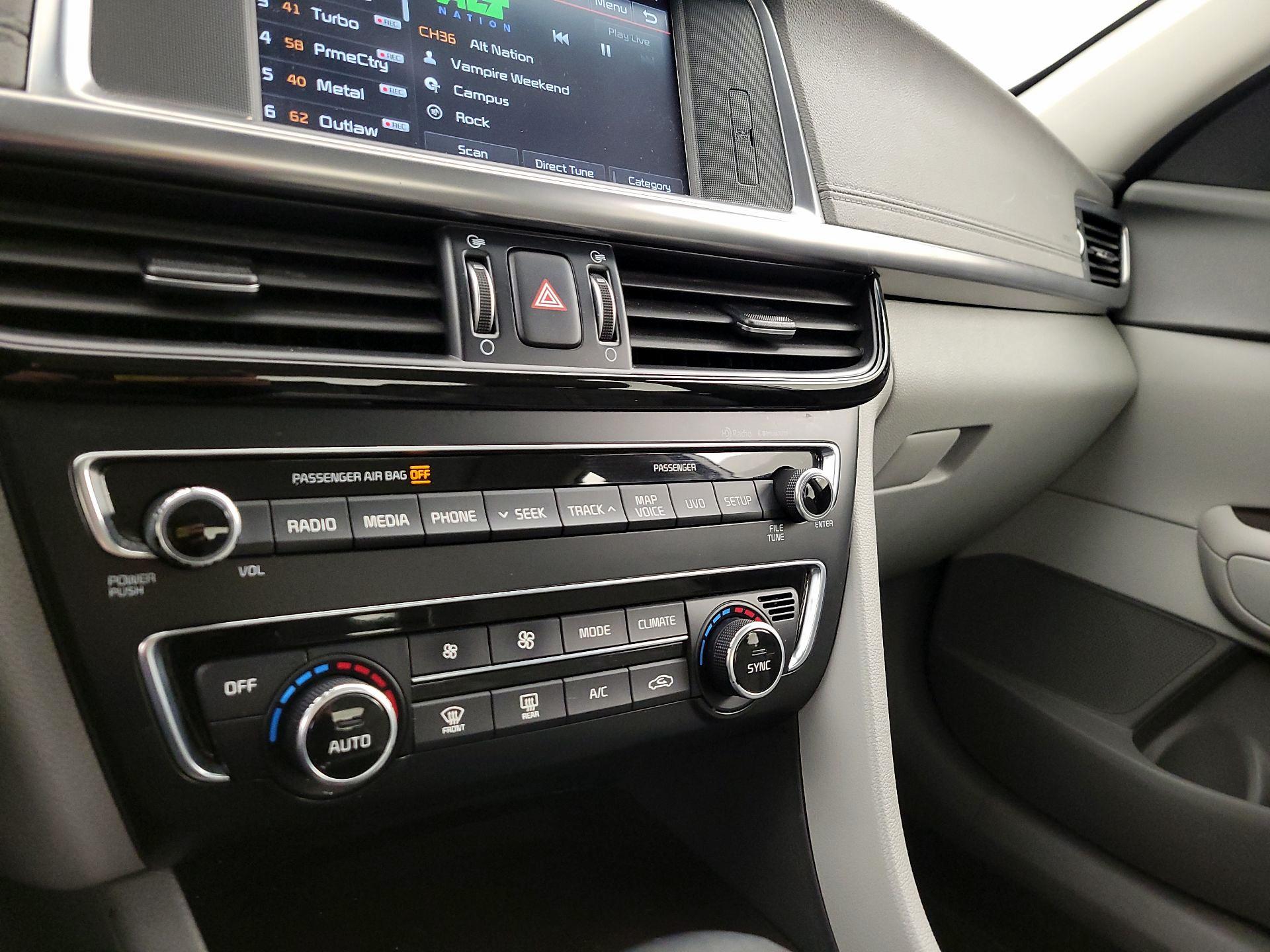 Thumbnail: 2016 Kia Optima - 16