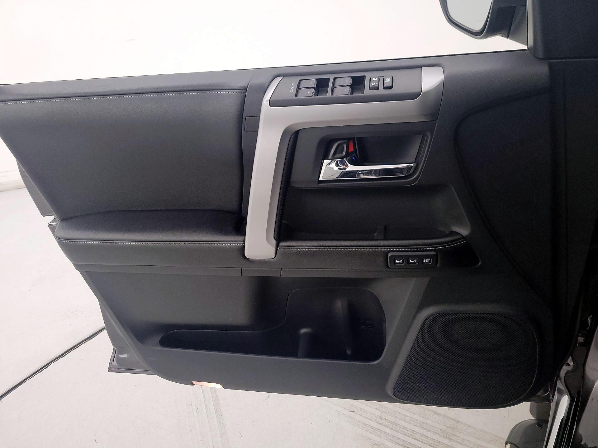 Thumbnail: 2015 Toyota 4Runner - 12