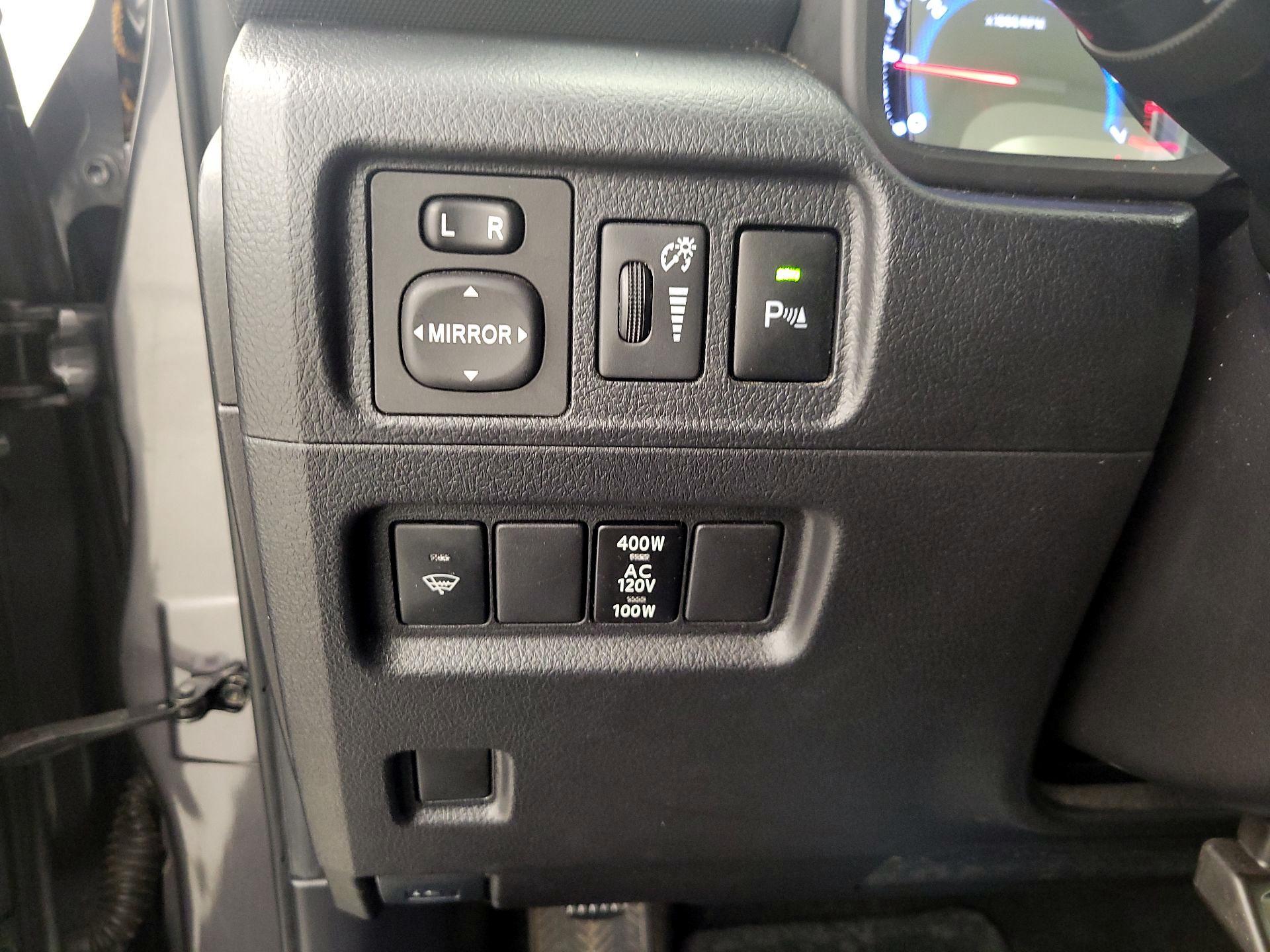 Thumbnail: 2015 Toyota 4Runner - 13