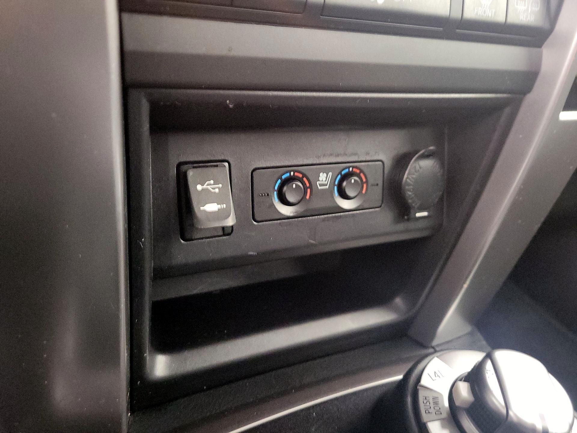 Thumbnail: 2015 Toyota 4Runner - 18