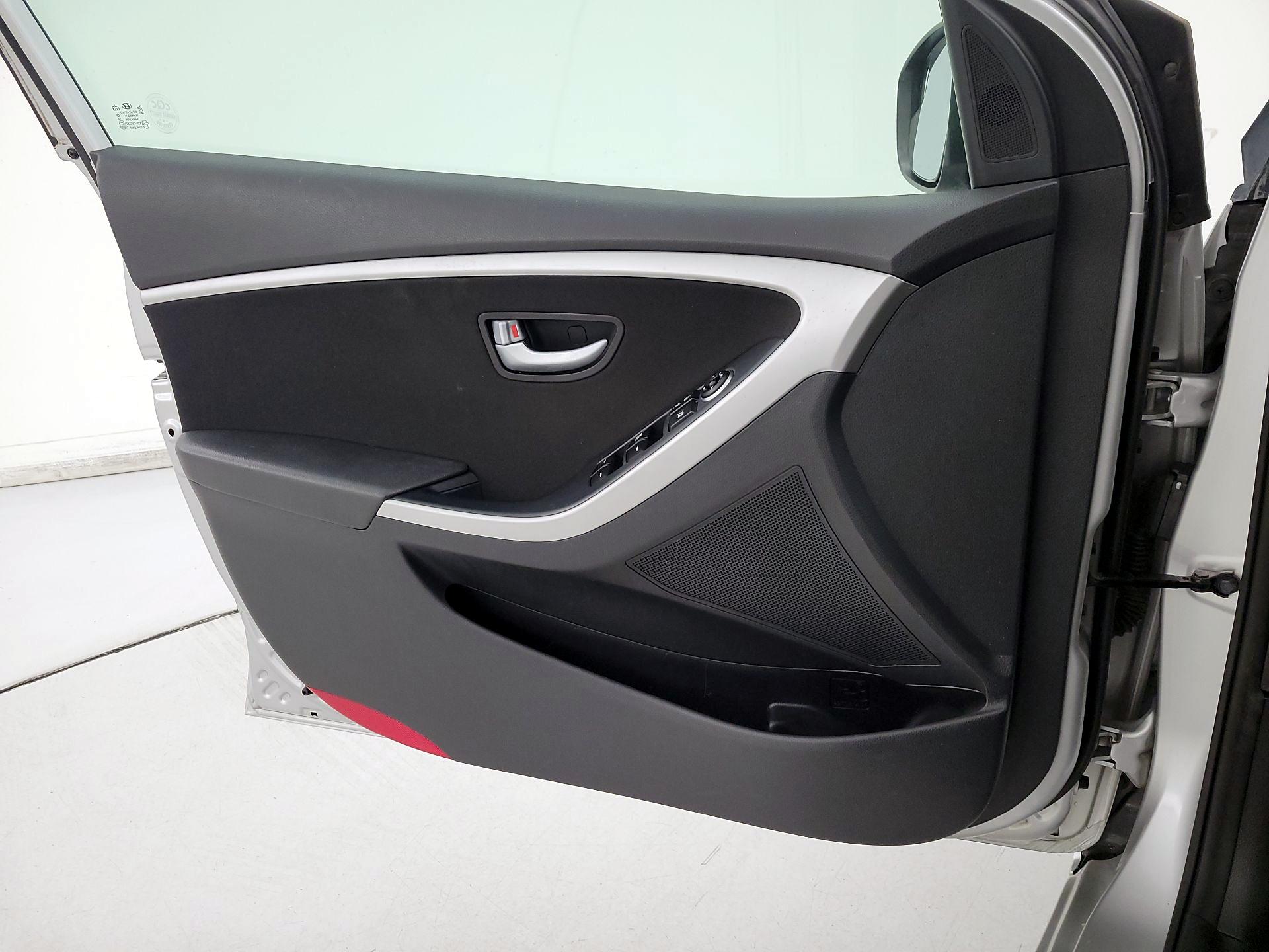 Thumbnail: 2016 Hyundai Elantra - 12