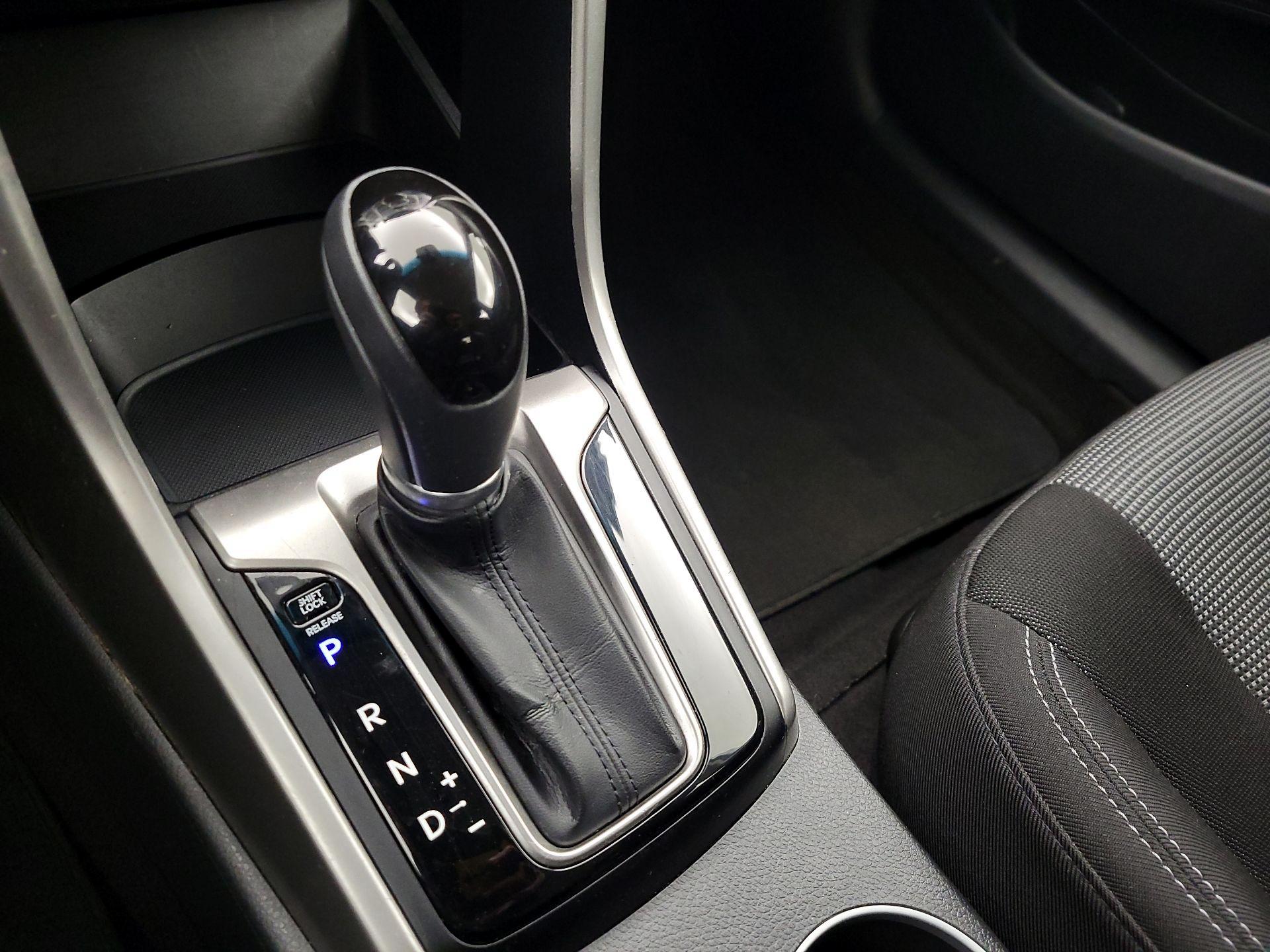 Thumbnail: 2016 Hyundai Elantra - 15