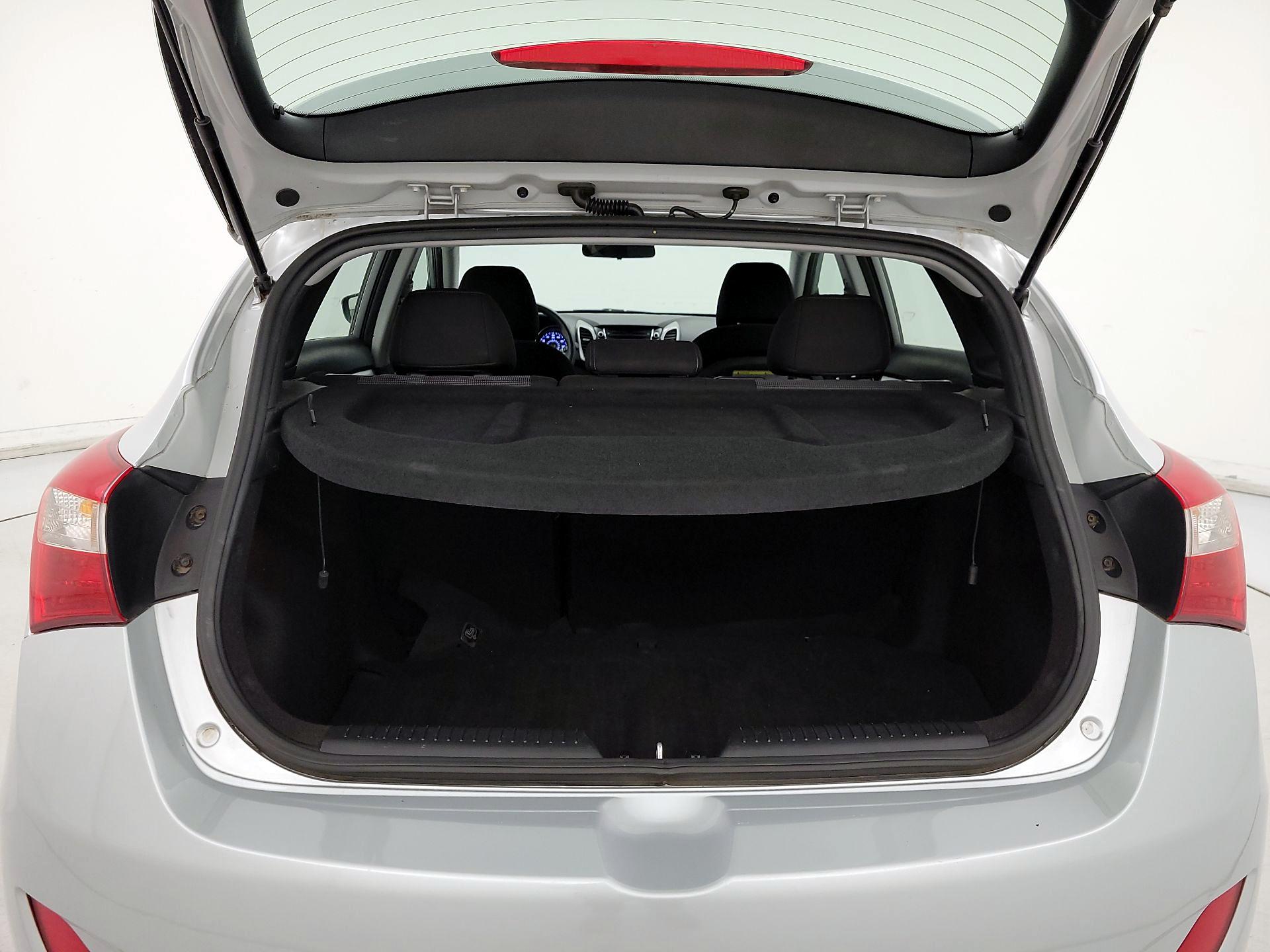 Thumbnail: 2016 Hyundai Elantra - 18