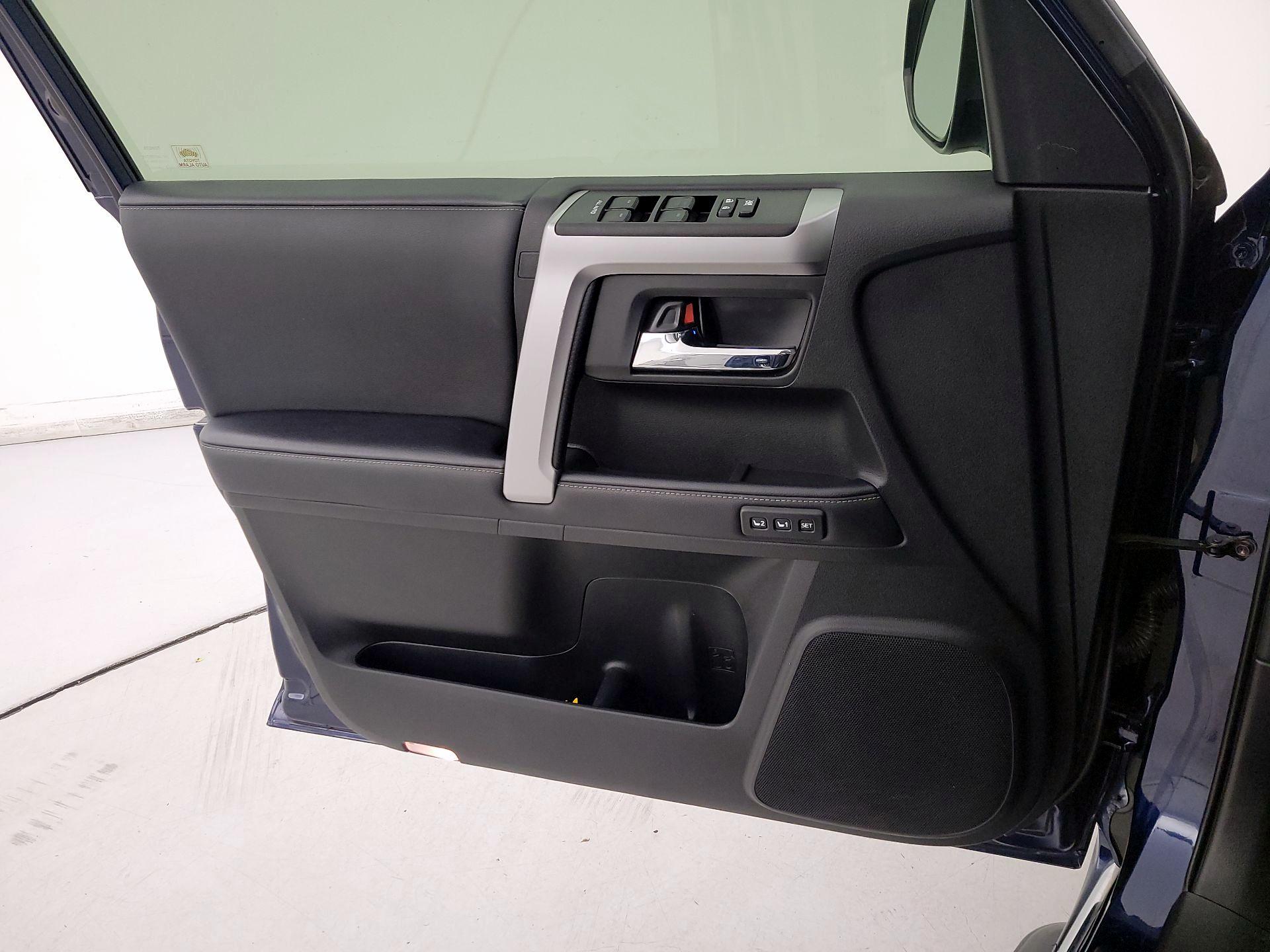 Thumbnail: 2020 Toyota 4Runner - 12