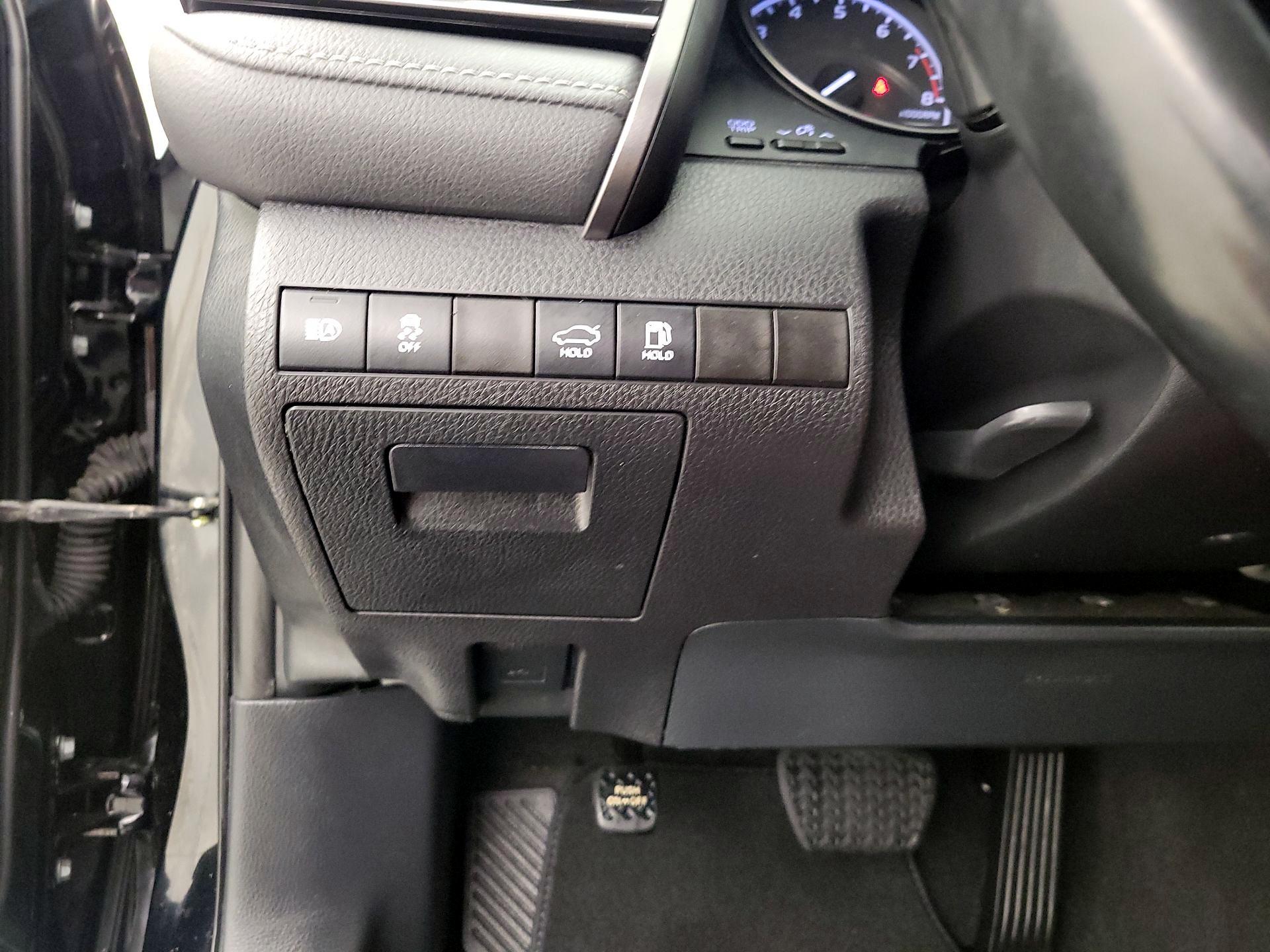 Thumbnail: 2022 Toyota Camry - 13