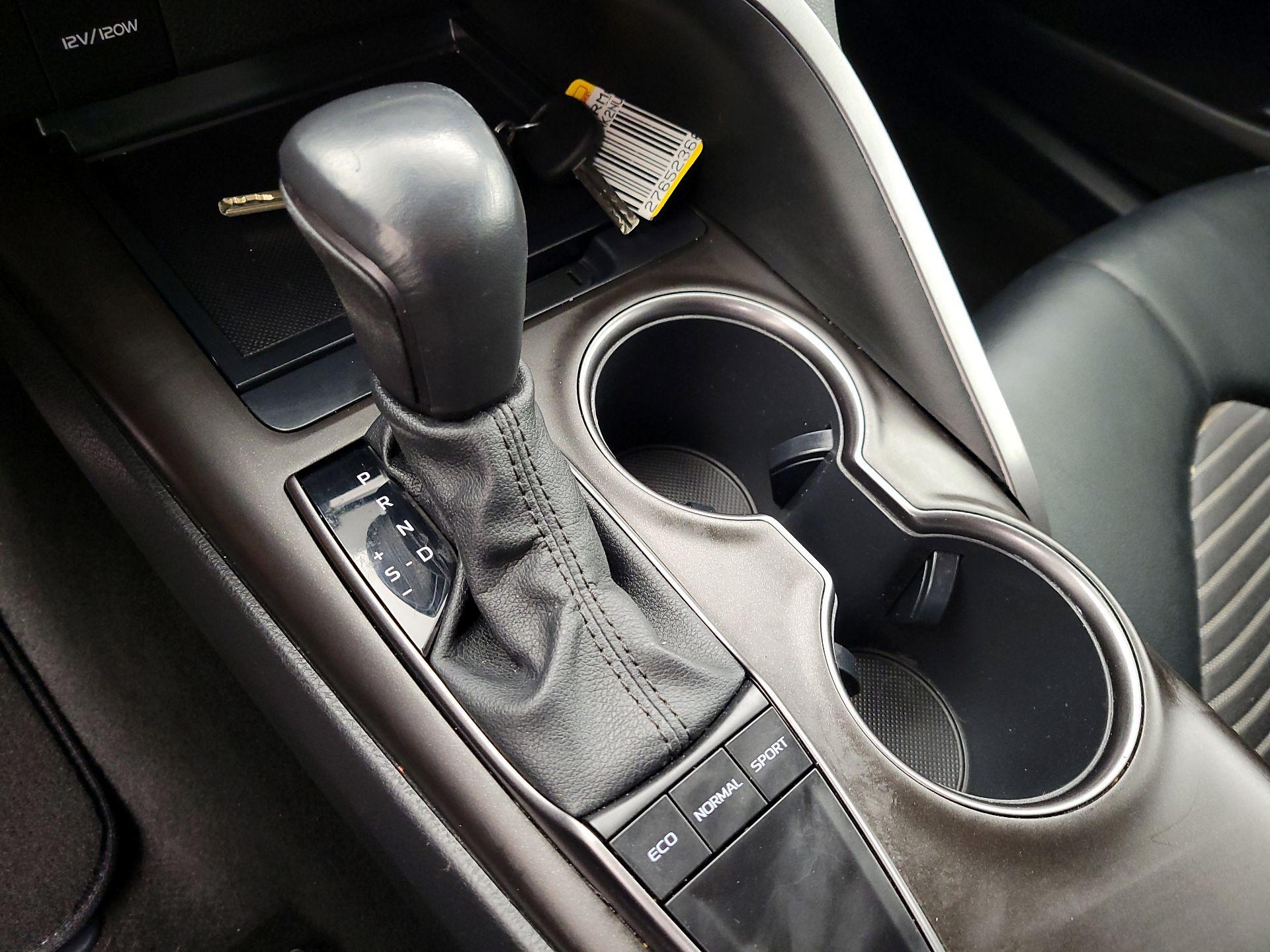 Thumbnail: 2022 Toyota Camry - 17