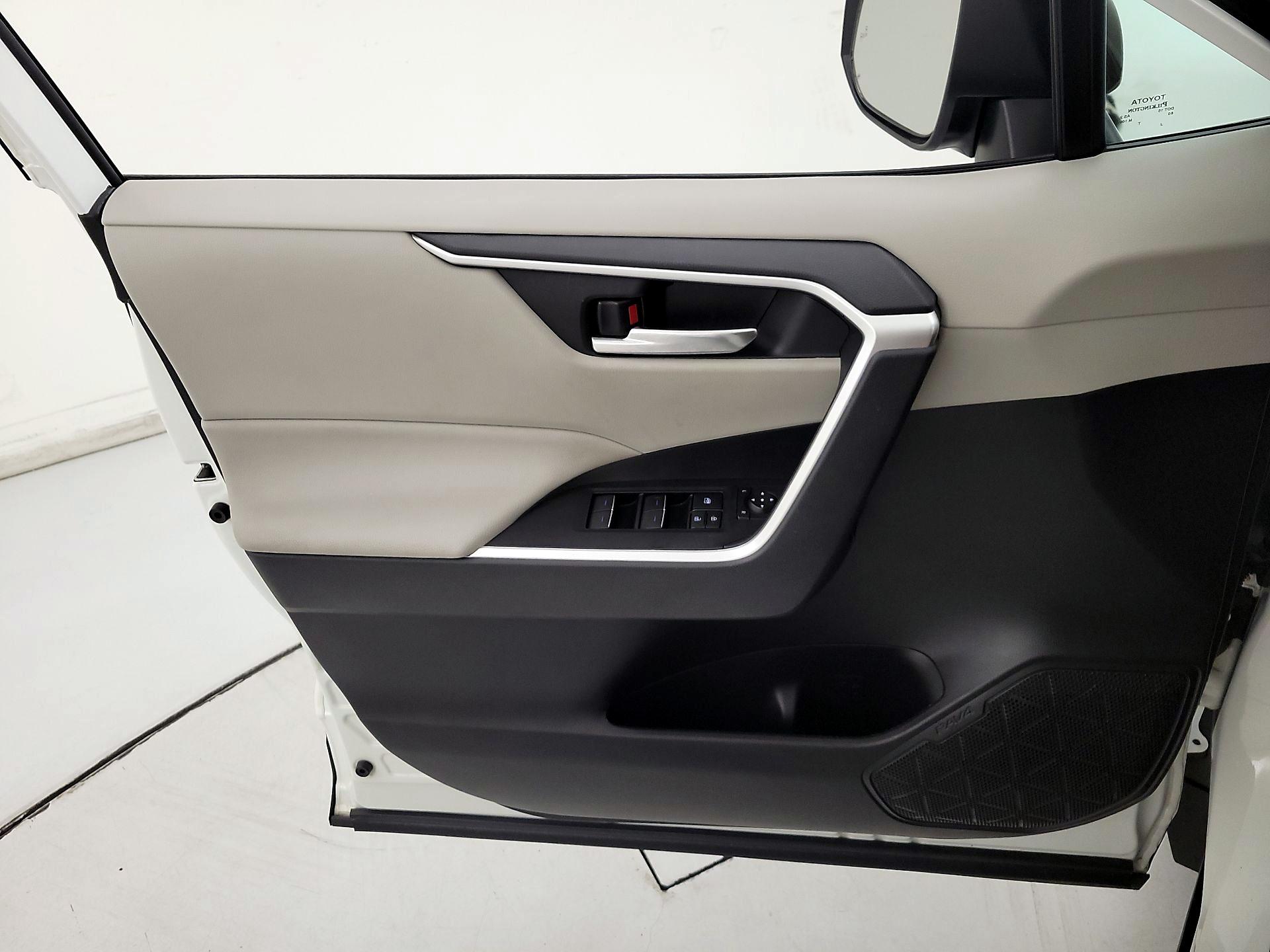 Thumbnail: 2022 Toyota RAV4 - 12