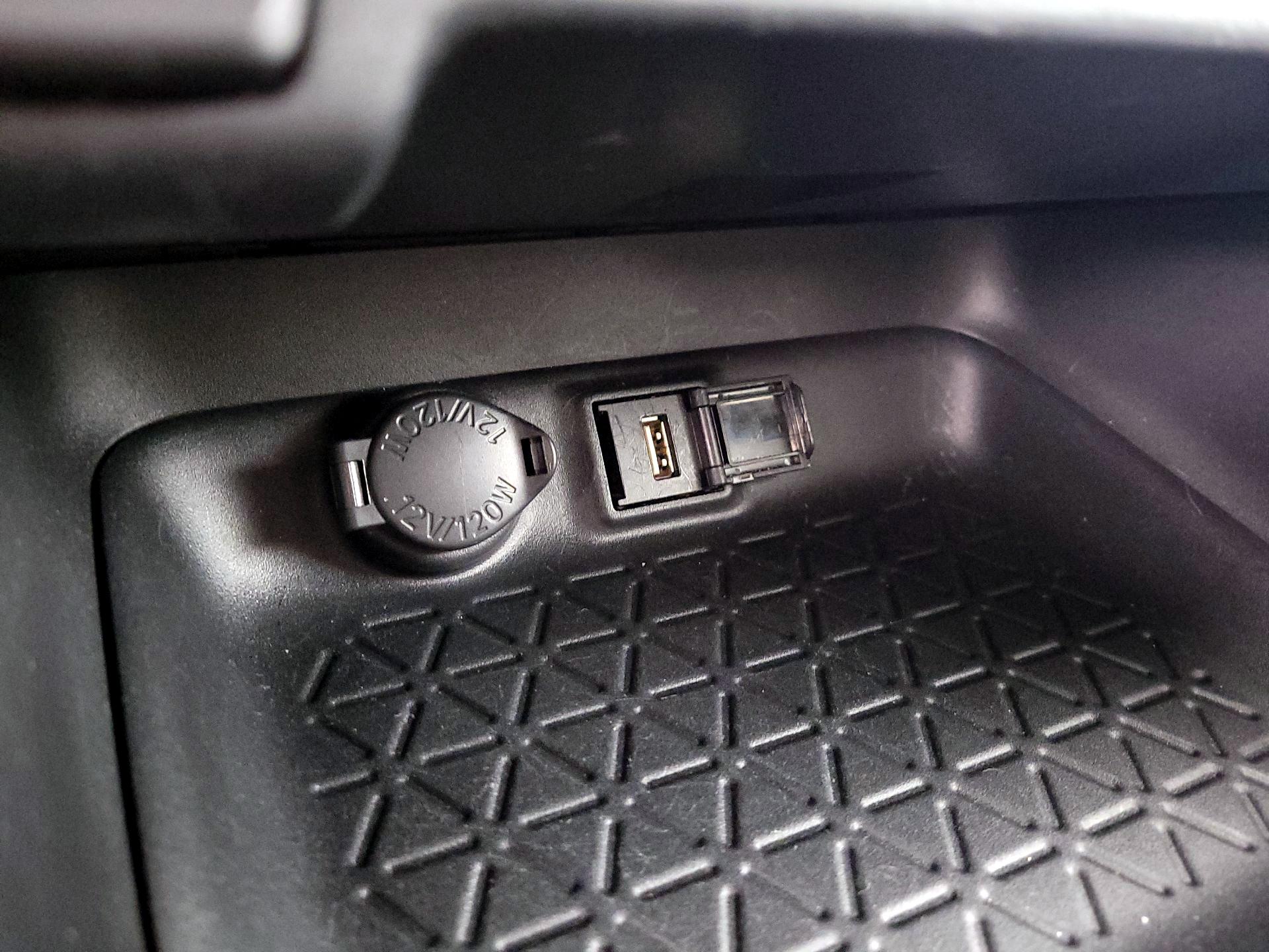 Thumbnail: 2022 Toyota RAV4 - 18