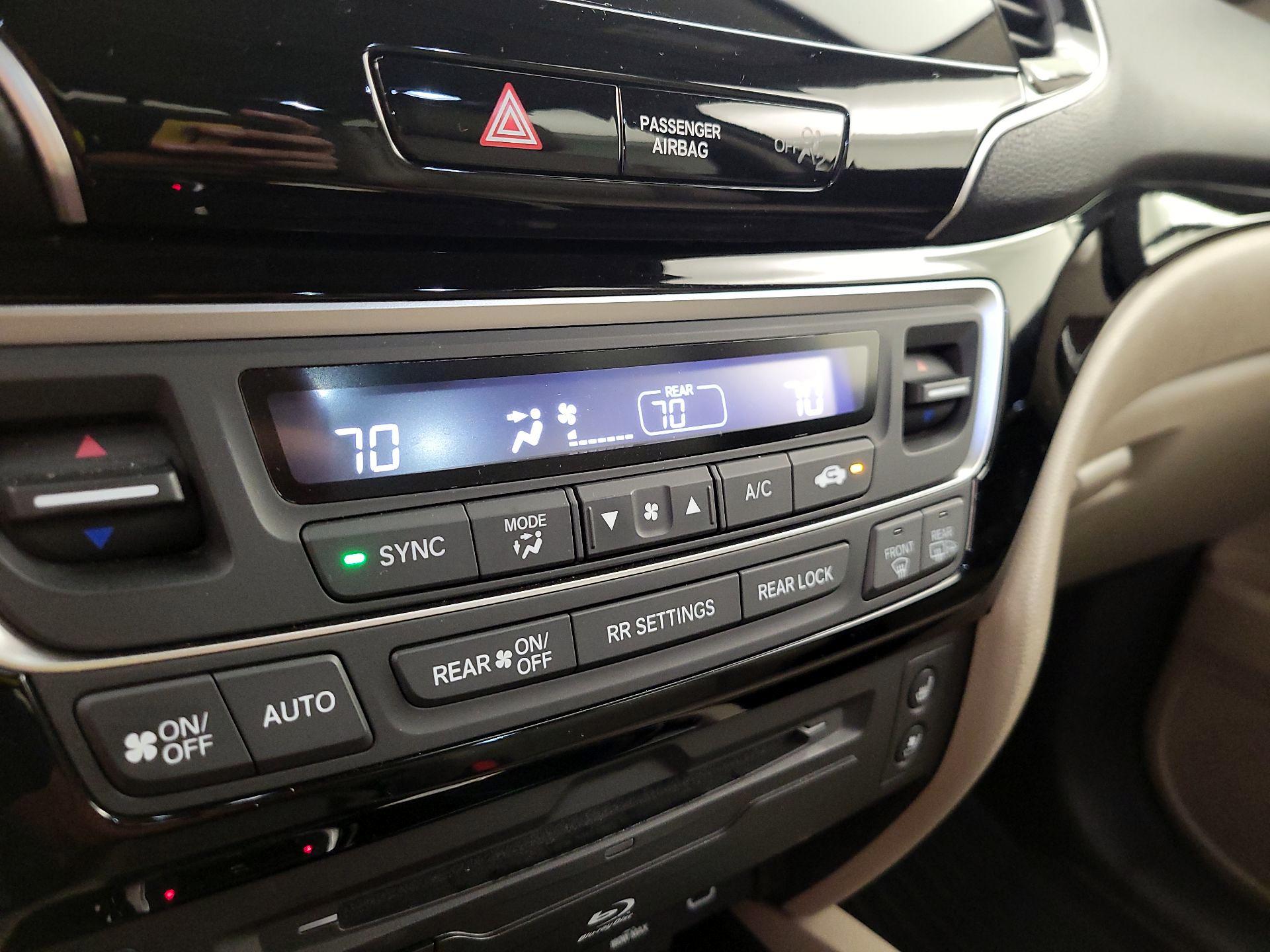 Thumbnail: 2019 Honda Pilot - 17