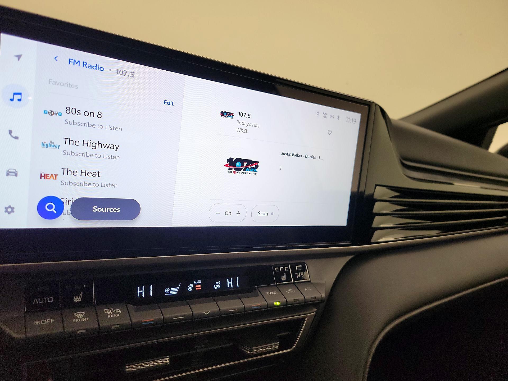 Thumbnail: 2025 Toyota Camry - 14