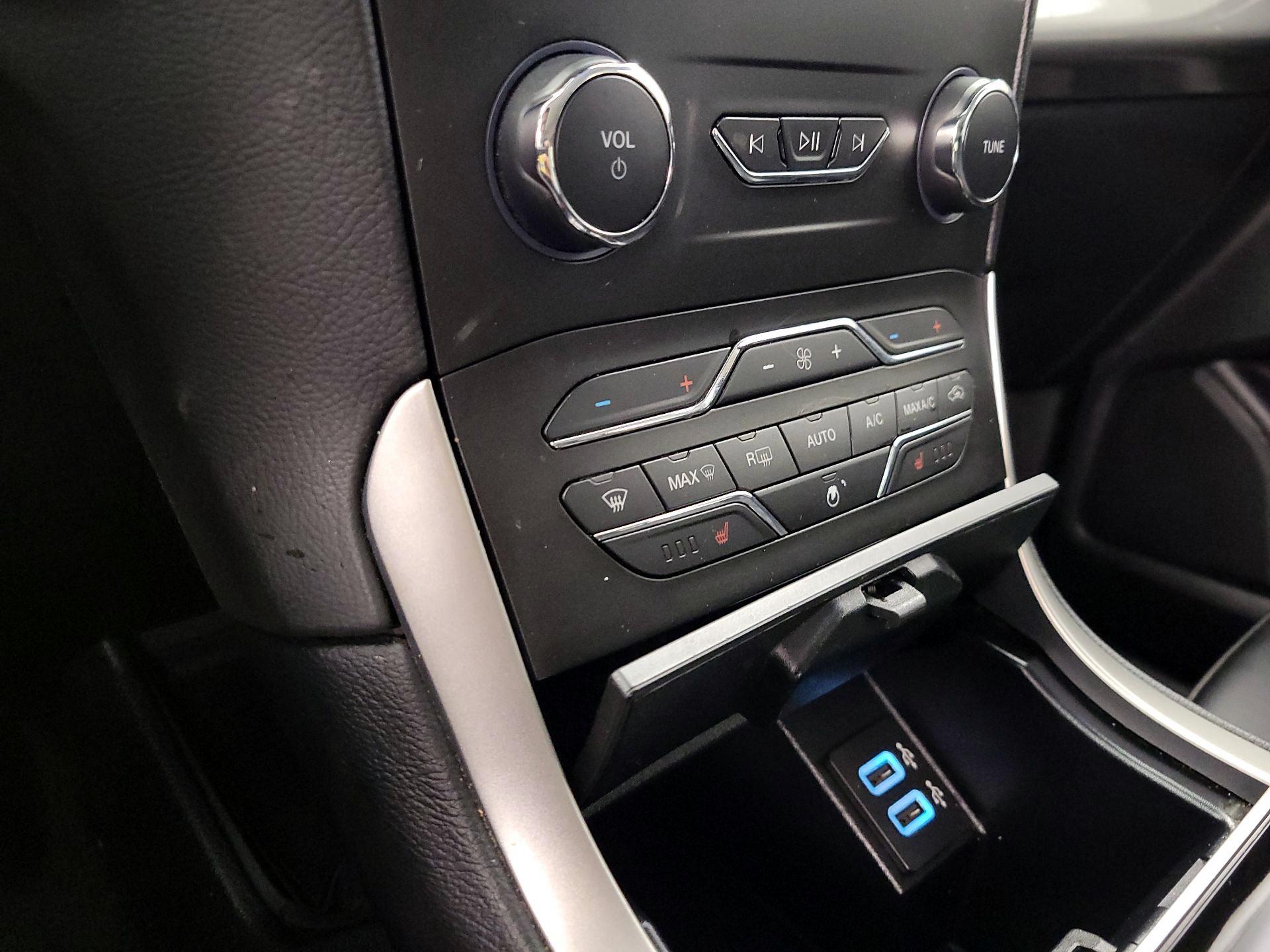 Thumbnail: 2019 Ford Edge - 17