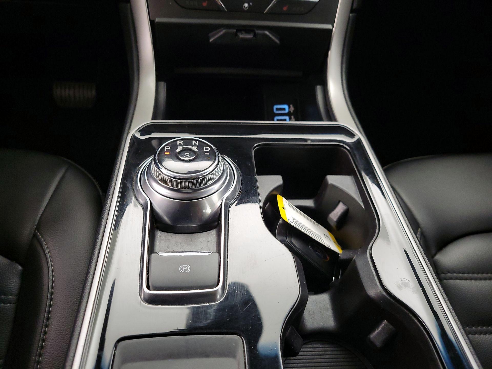 Thumbnail: 2019 Ford Edge - 18