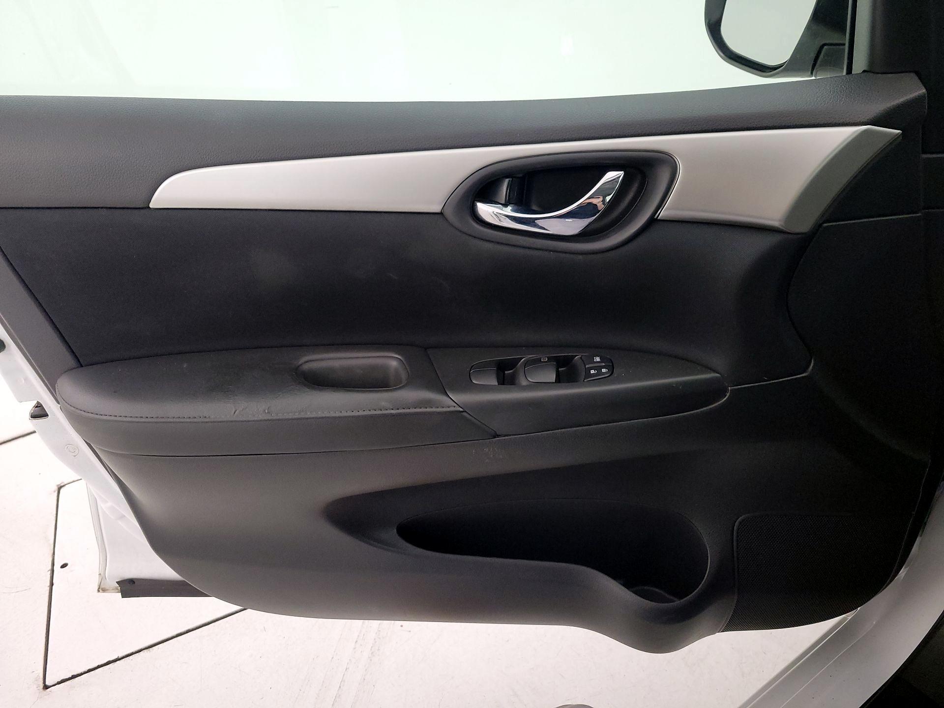 Thumbnail: 2019 Nissan Sentra - 12