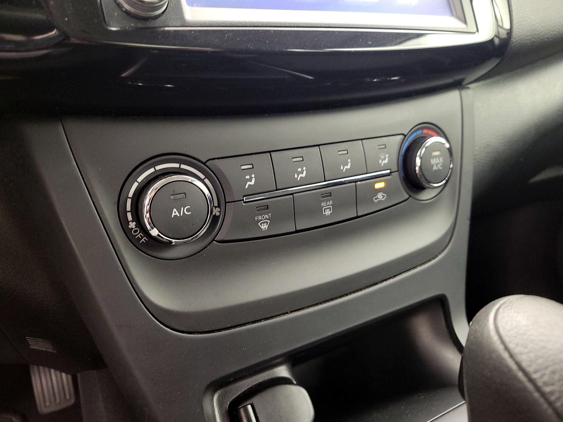 Thumbnail: 2019 Nissan Sentra - 16