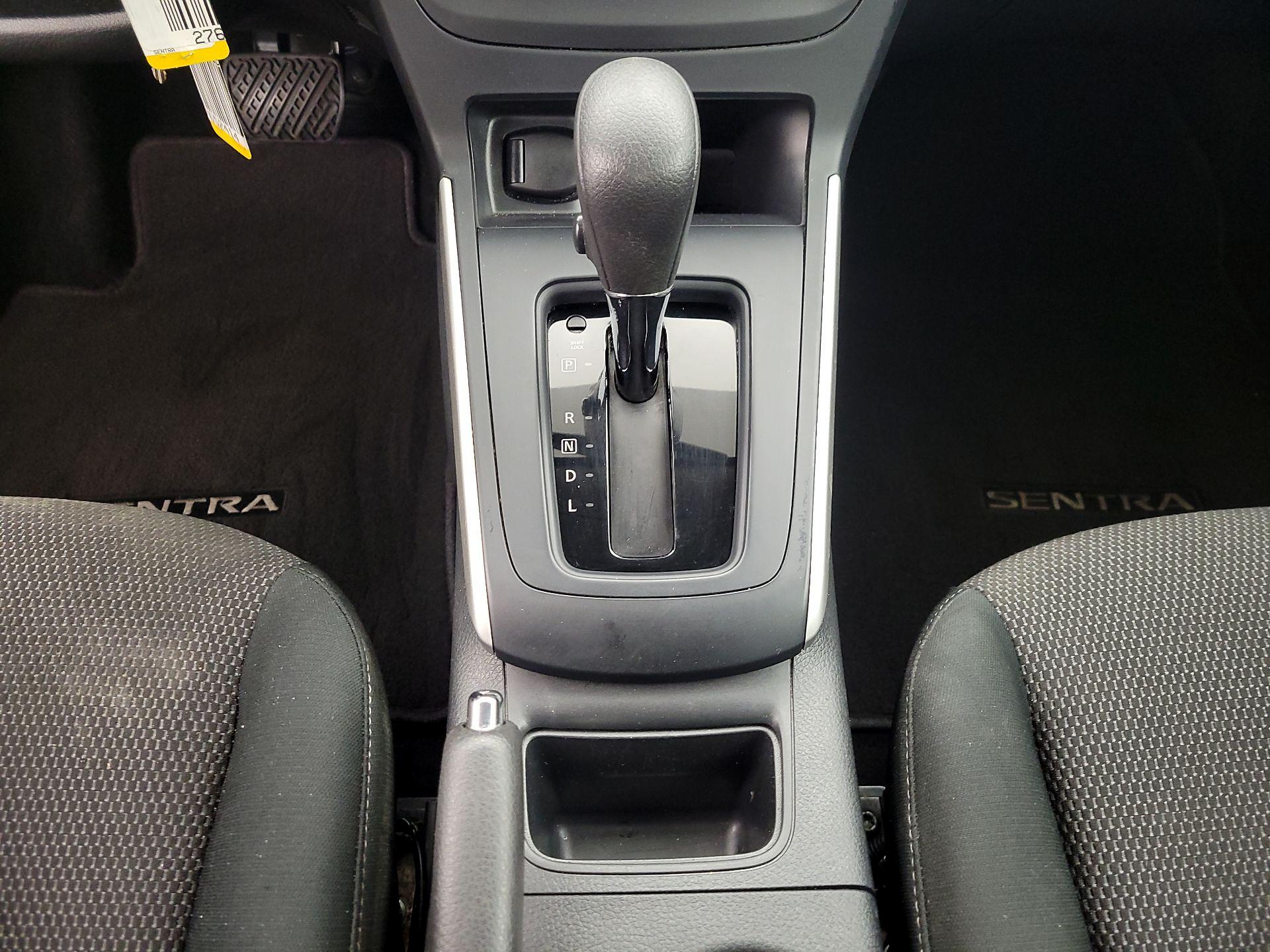 Thumbnail: 2019 Nissan Sentra - 17