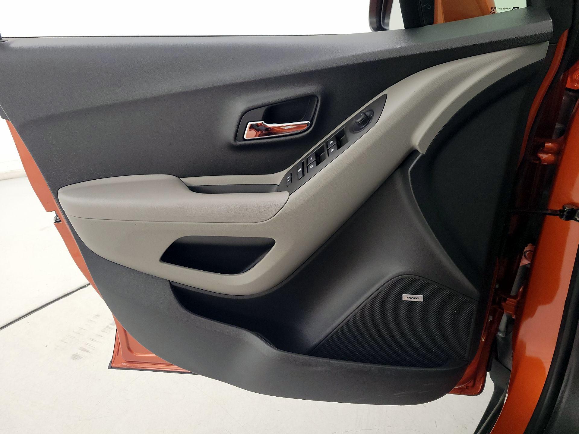 Thumbnail: 2015 Chevrolet Trax - 12