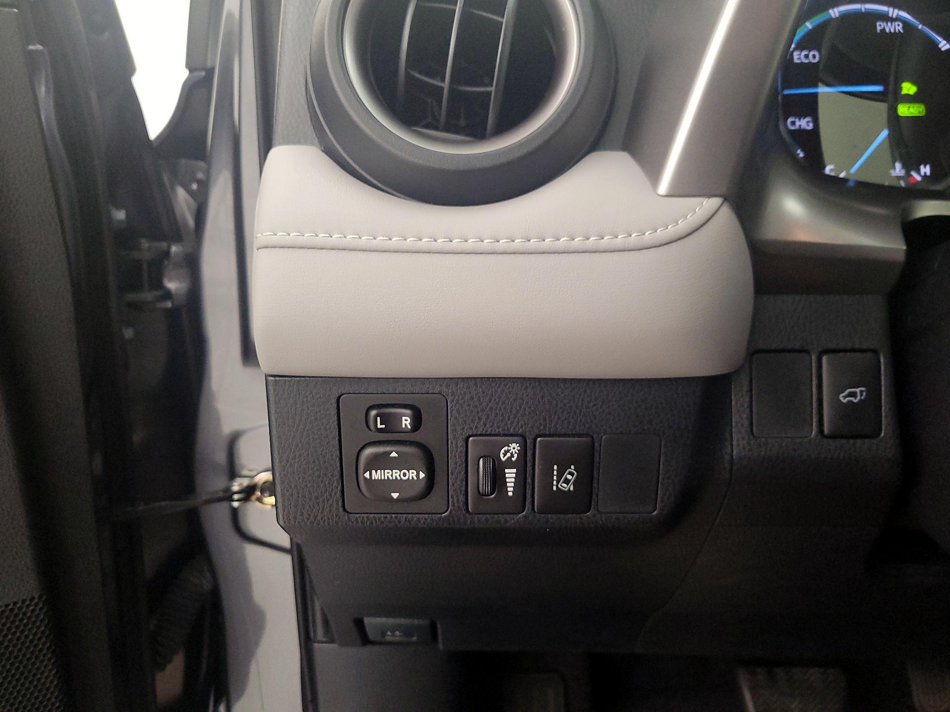 Thumbnail: 2016 Toyota RAV4 - 13