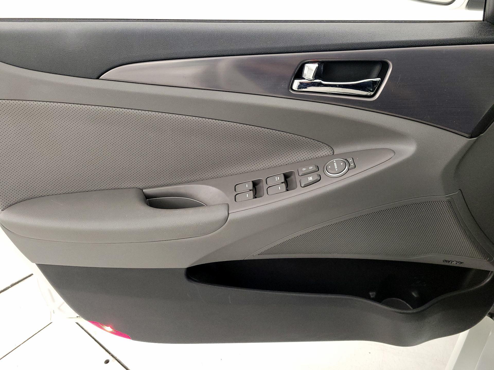 Thumbnail: 2015 Hyundai Sonata - 12