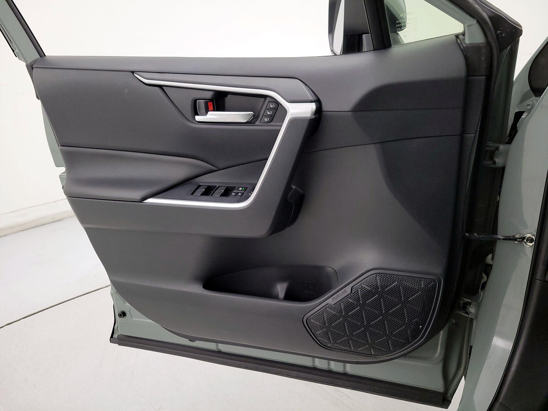 Thumbnail: 2023 Toyota RAV4 - 12