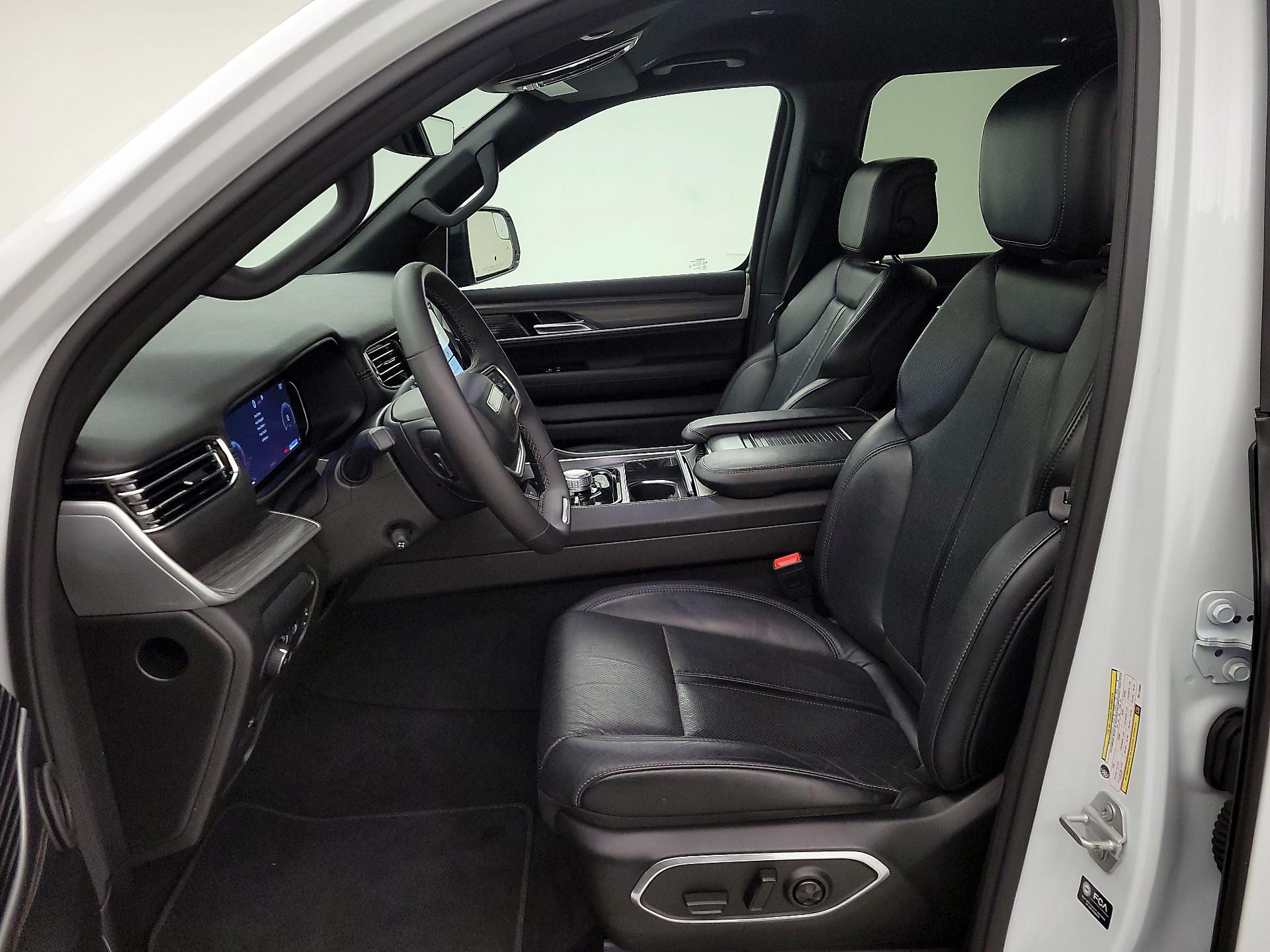 Thumbnail: 2024 Jeep Wagoneer - 11