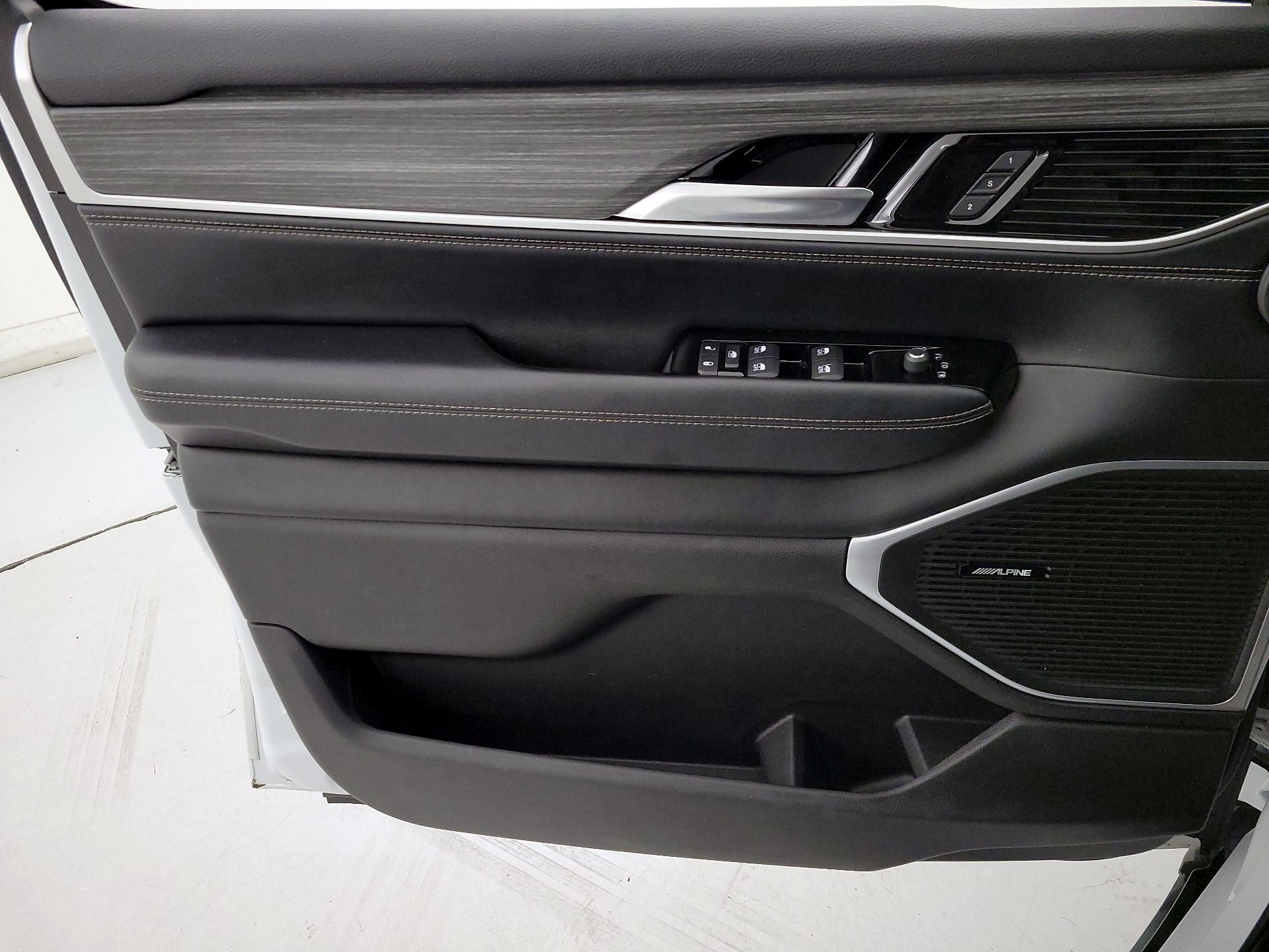 Thumbnail: 2024 Jeep Wagoneer - 12