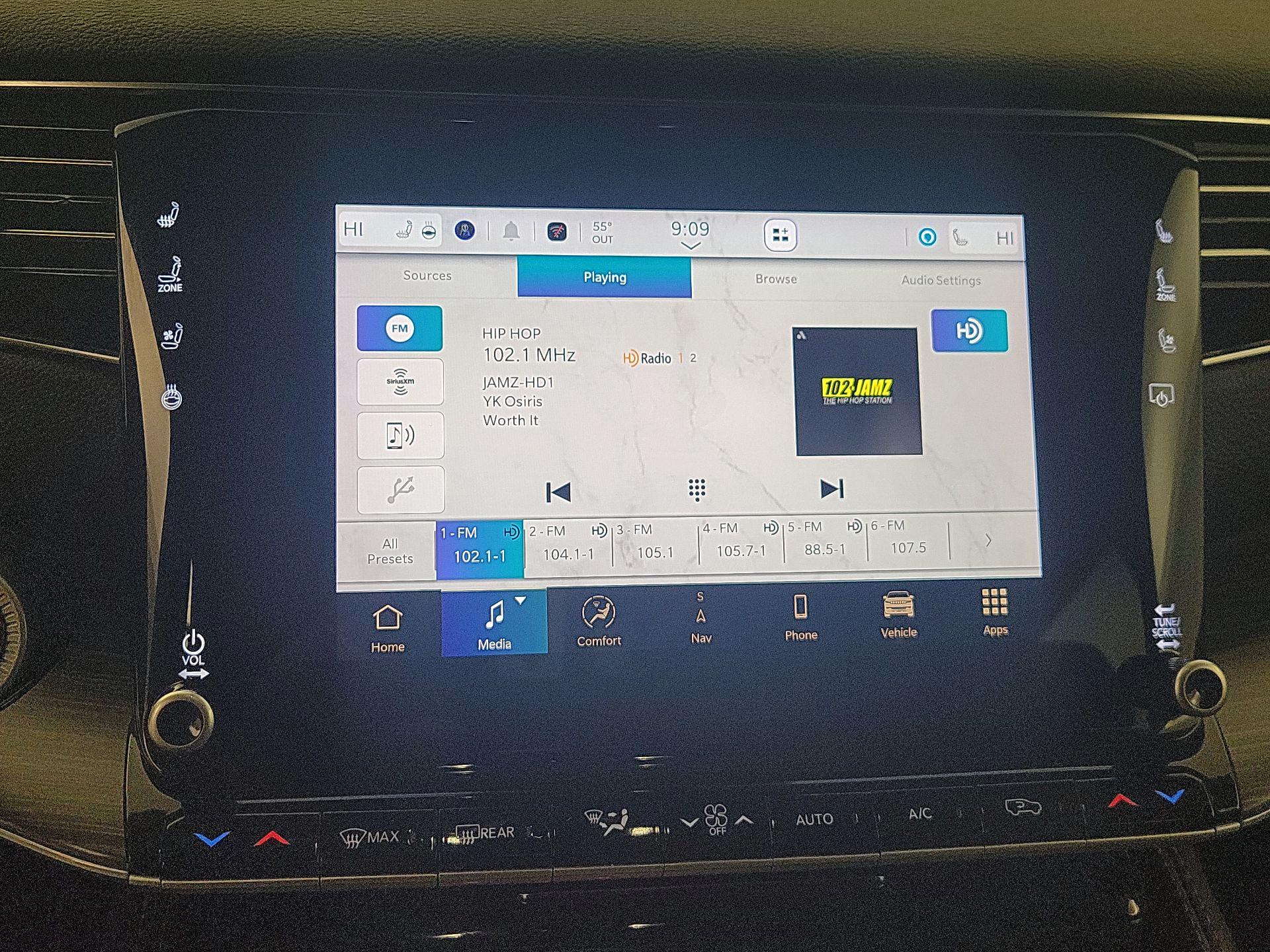 Thumbnail: 2024 Jeep Wagoneer - 16