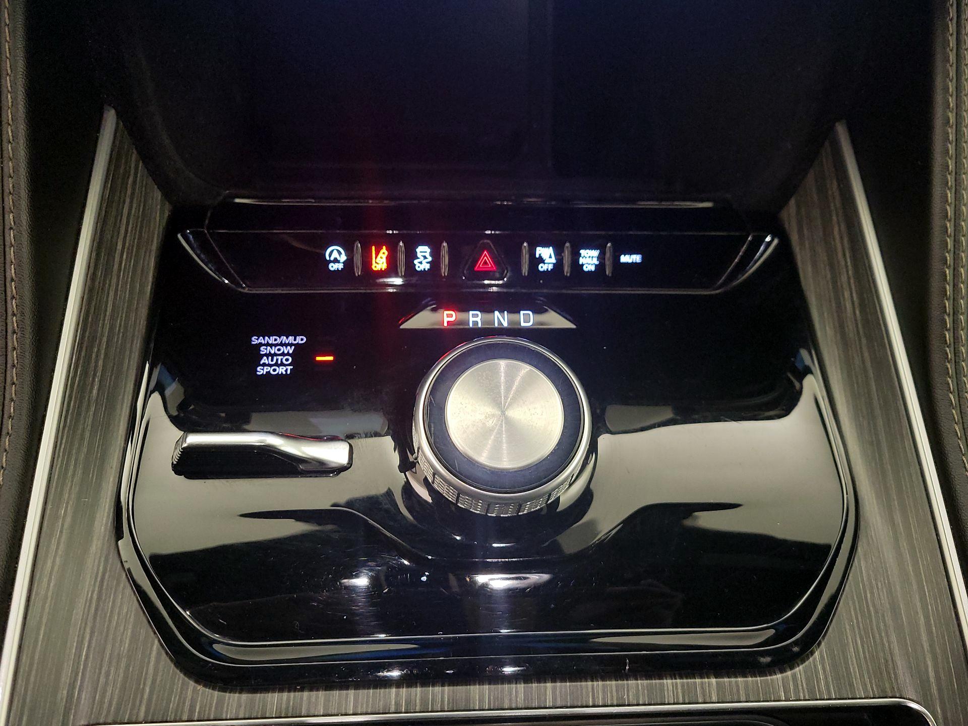 Thumbnail: 2024 Jeep Wagoneer - 18