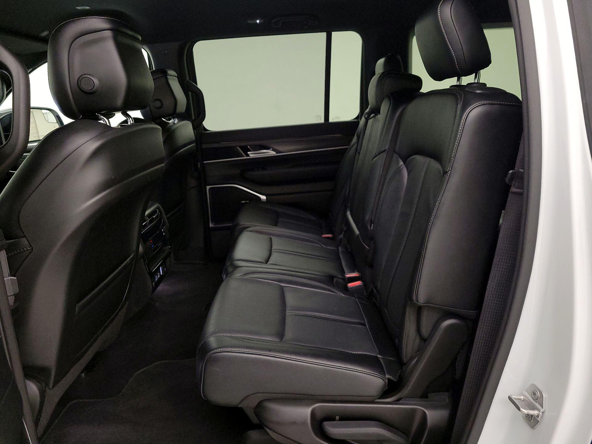 Thumbnail: 2024 Jeep Wagoneer - 20