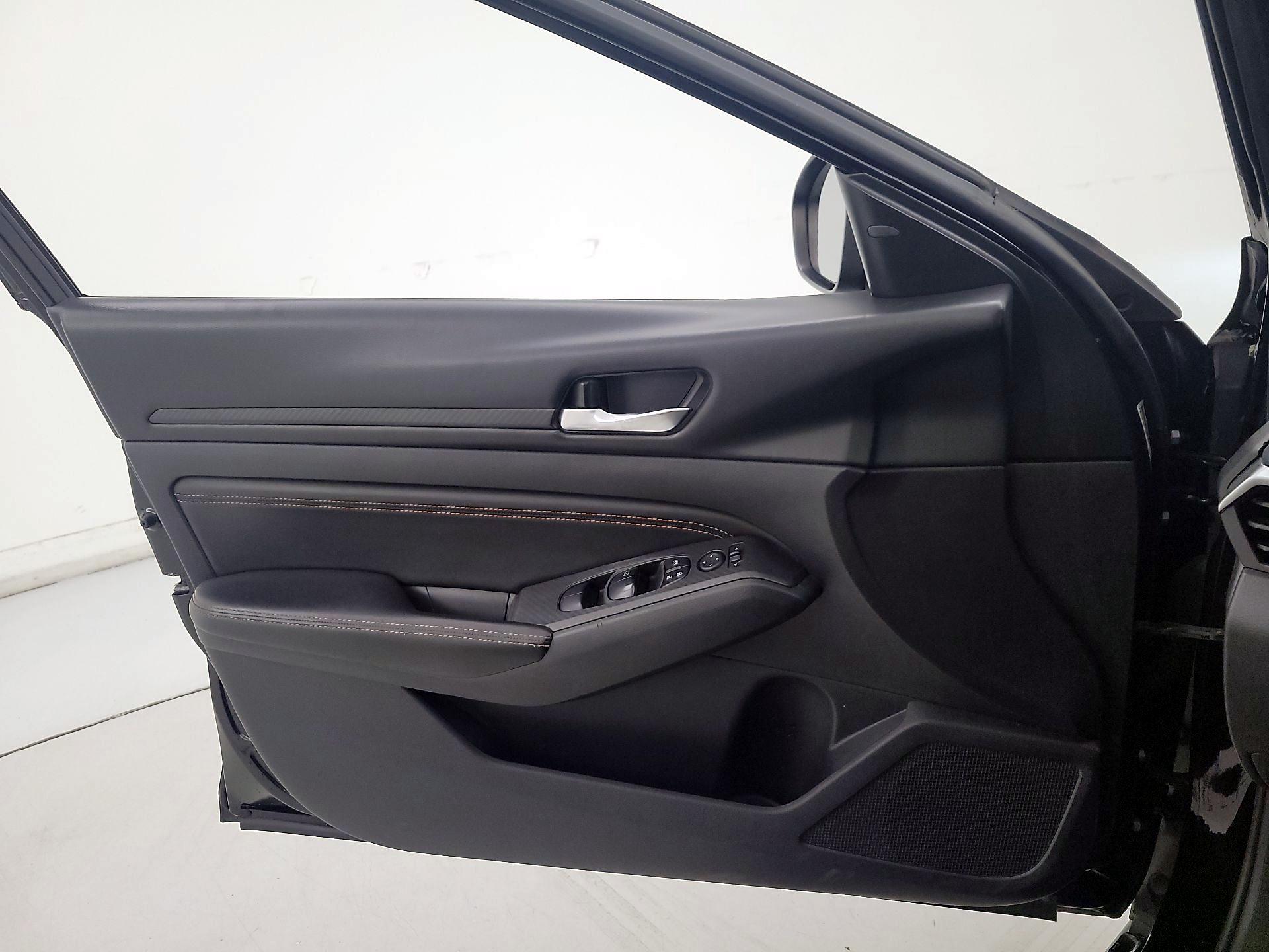 Thumbnail: 2019 Nissan Altima - 12