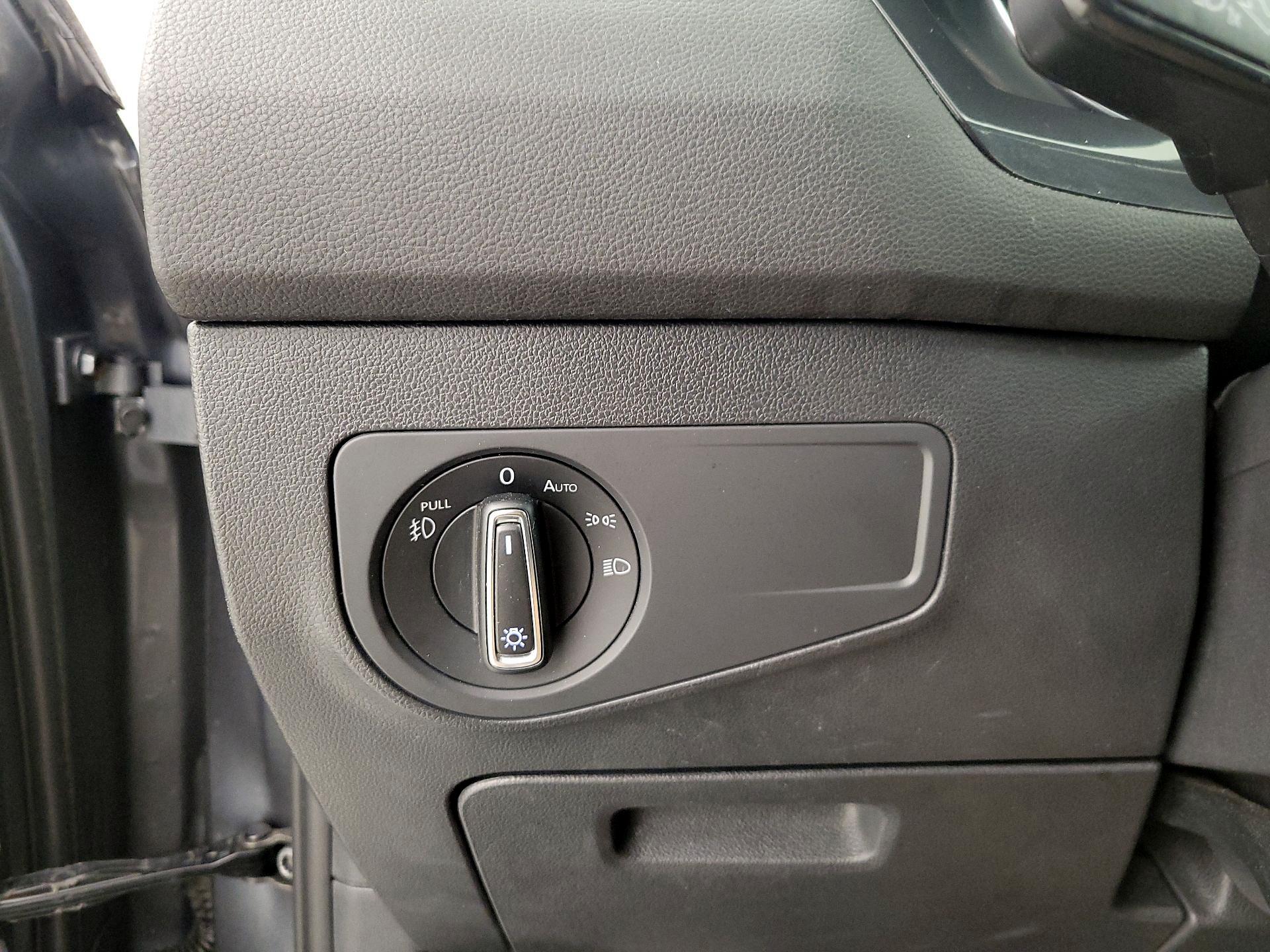 Thumbnail: 2021 Volkswagen Tiguan - 13