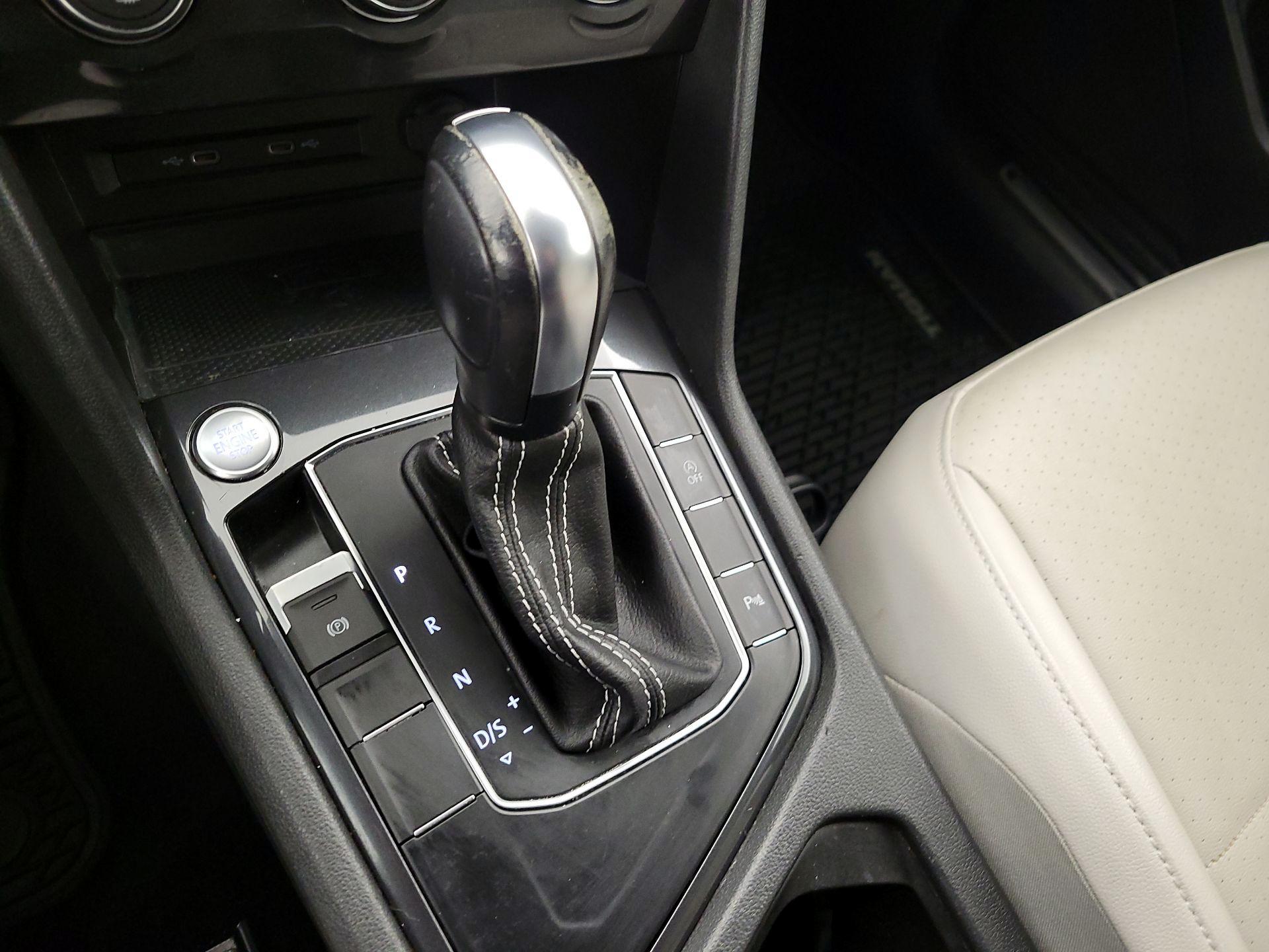 Thumbnail: 2021 Volkswagen Tiguan - 17