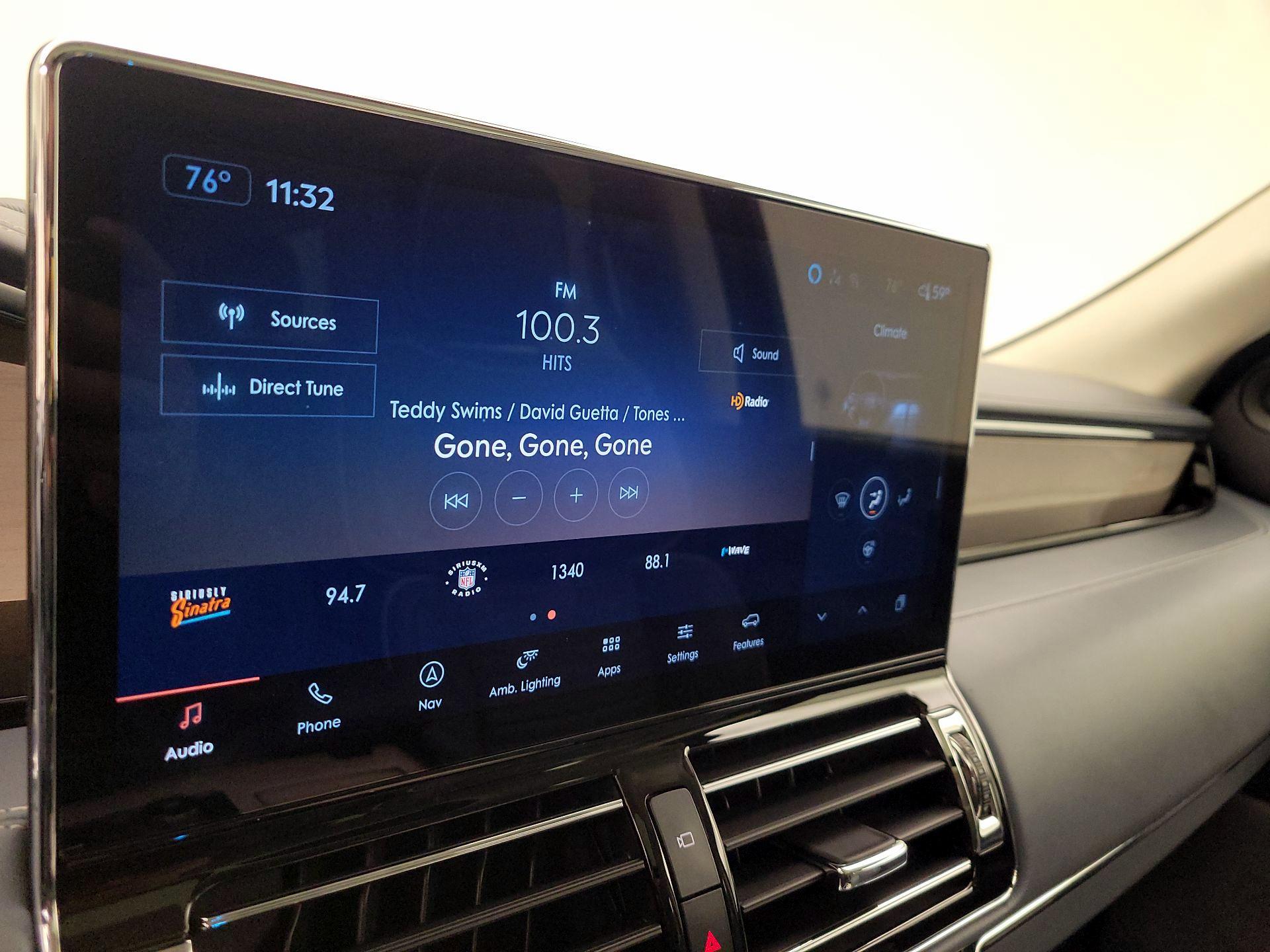 Thumbnail: 2022 Lincoln Navigator L - 16