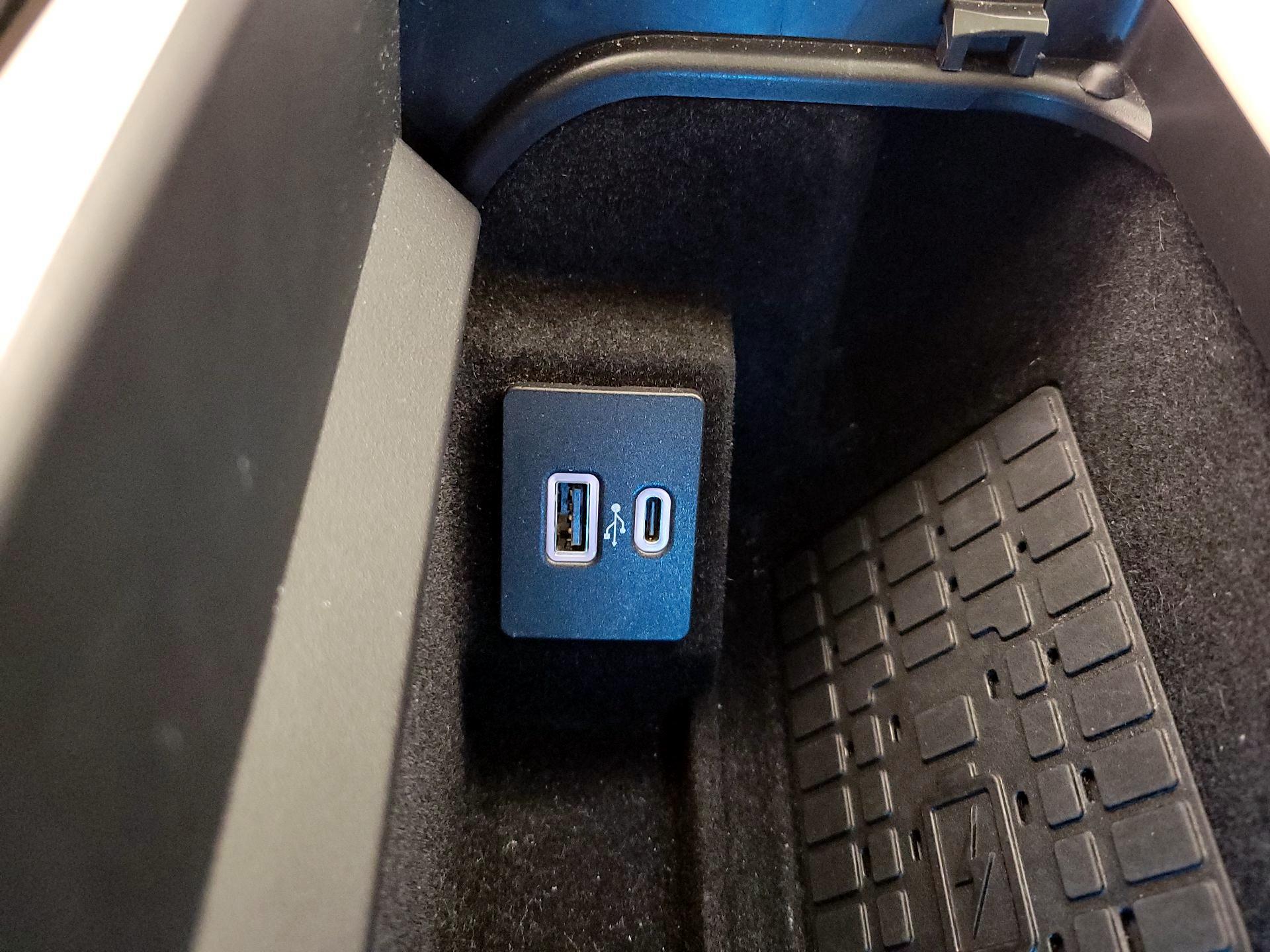 Thumbnail: 2022 Lincoln Navigator L - 19