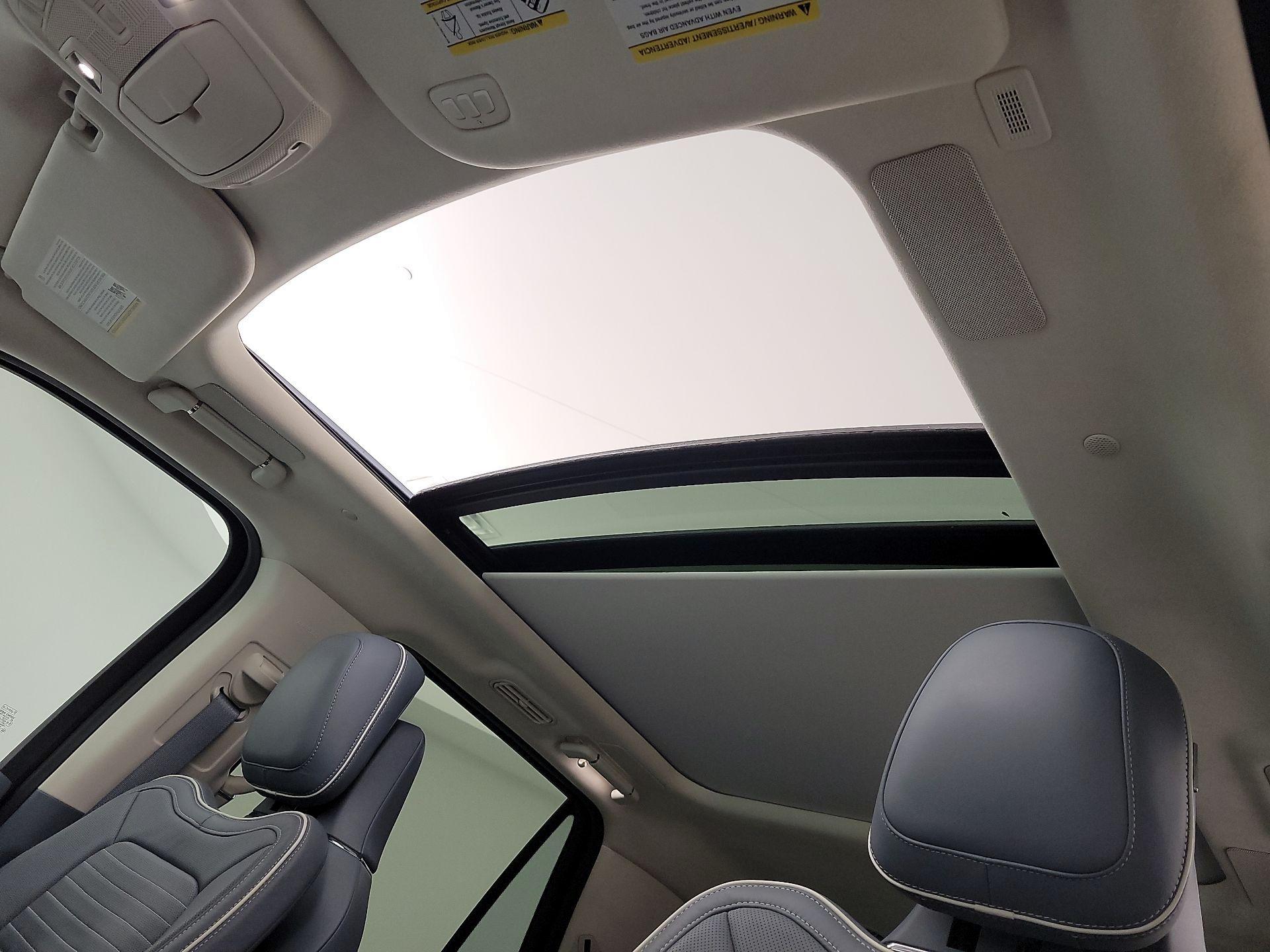 Thumbnail: 2022 Lincoln Navigator L - 20