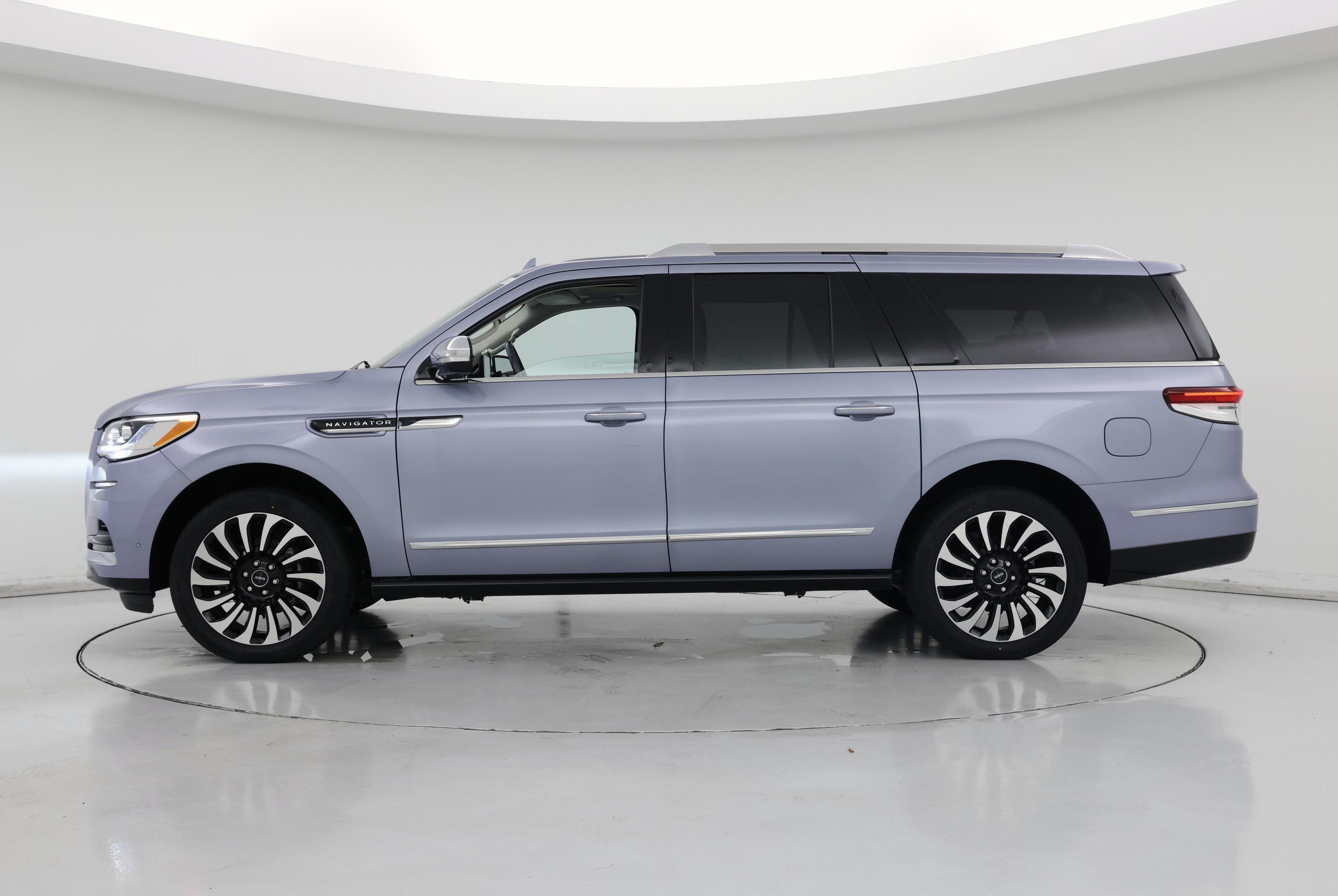 Thumbnail: 2022 Lincoln Navigator L - 3