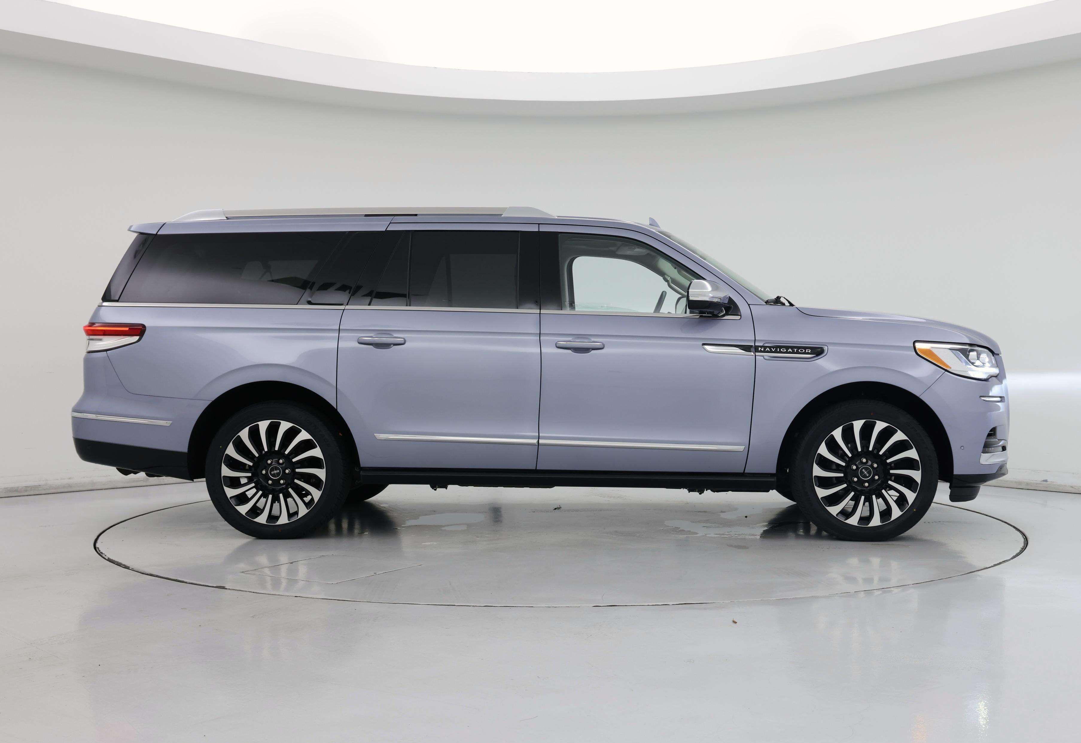 Thumbnail: 2022 Lincoln Navigator L - 7